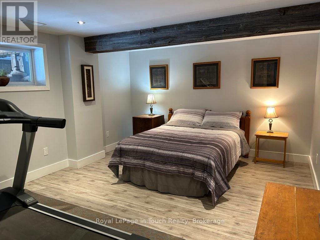 












36 MEADOWS AVENUE

,
Tay,




Ontario
L0K2C0

