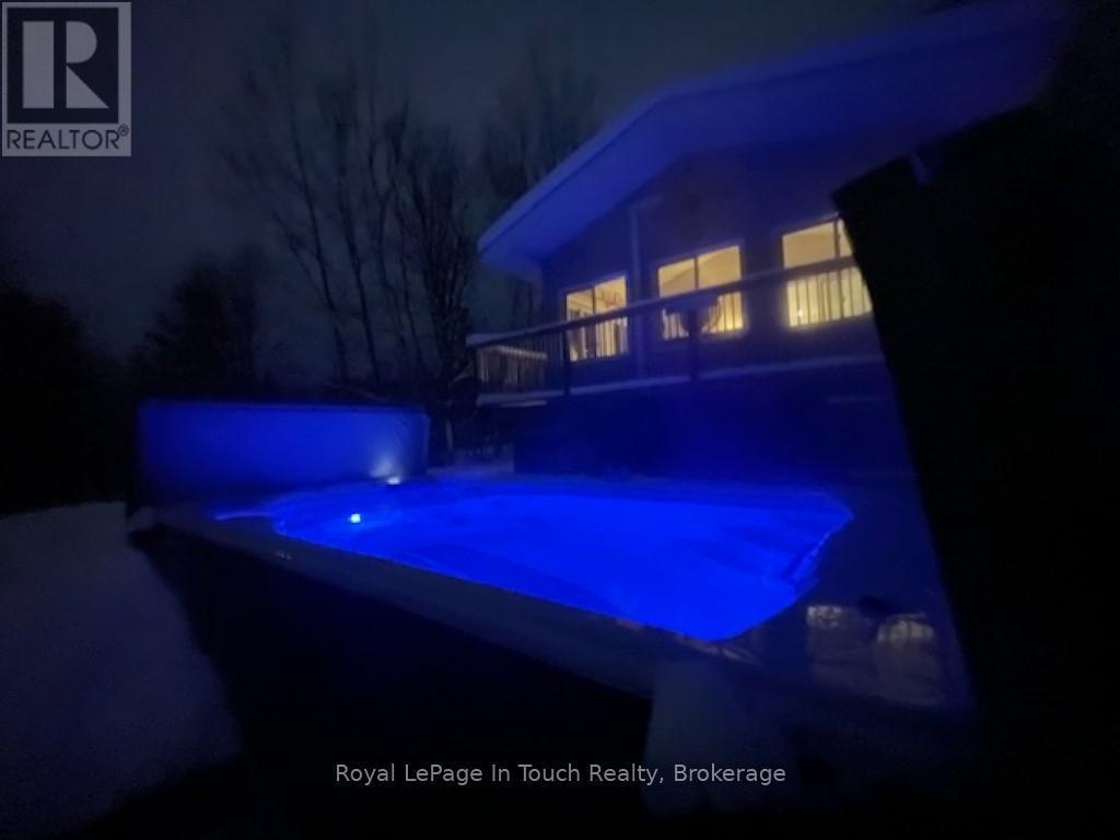 












36 MEADOWS AVENUE

,
Tay,




Ontario
L0K2C0

