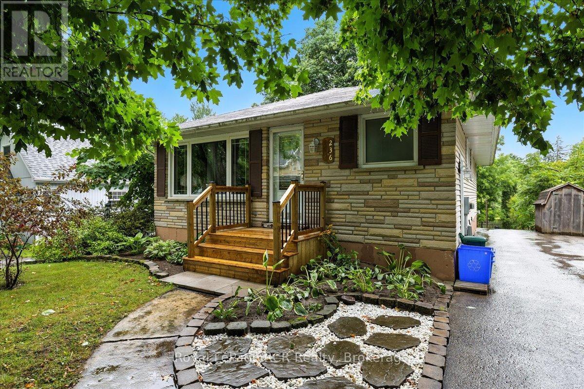 












236 NORMANBY STREET N

,
Wellington North (Mount Forest),




Ontario
N0G2L1

