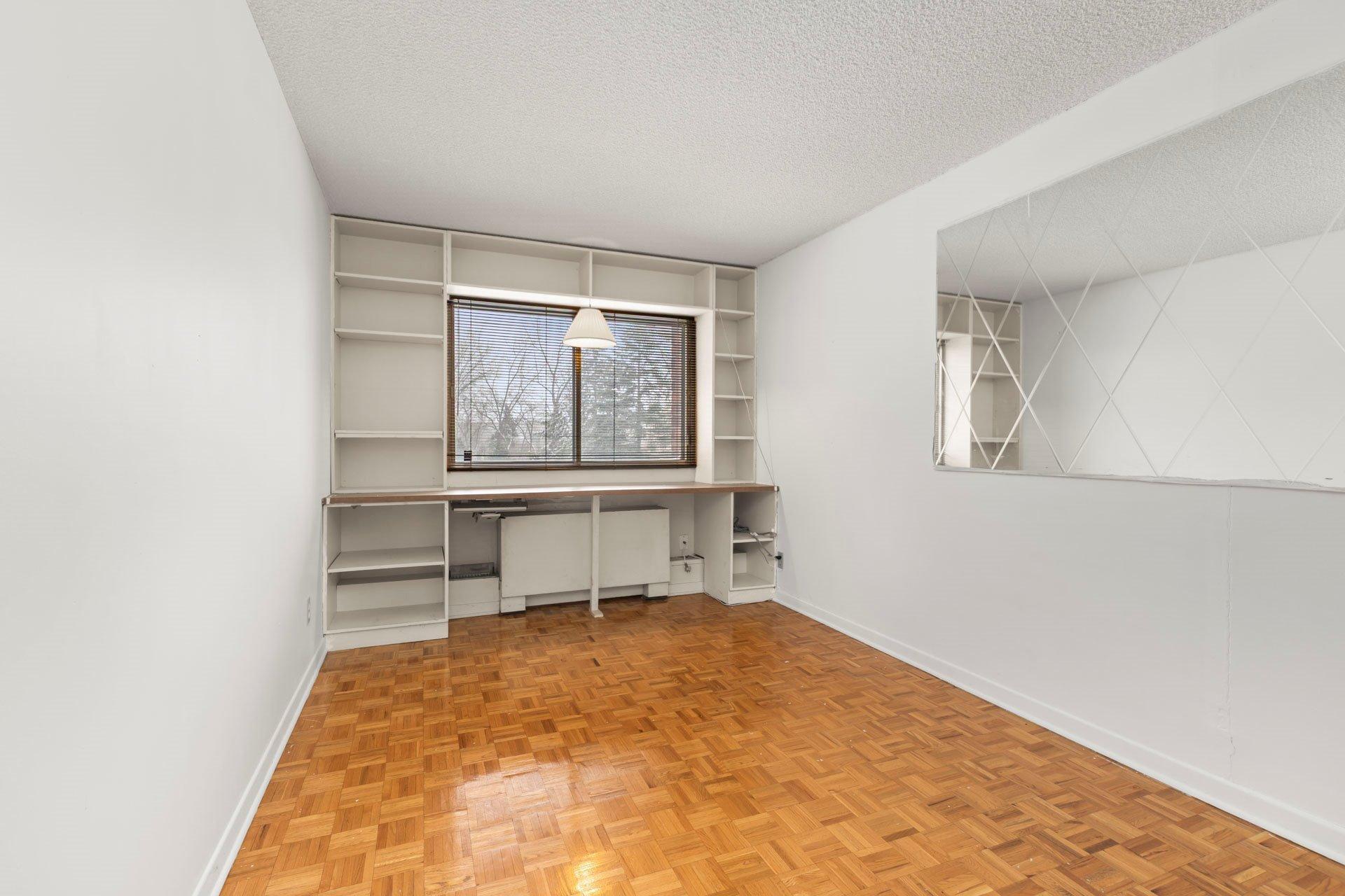 









725


Place Fortier

, 201,
Montréal (Saint-Laurent),




QC
H4L5B9

