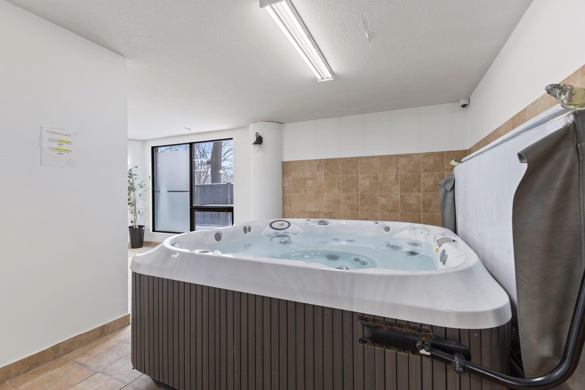 









725


Place Fortier

, 201,
Montréal (Saint-Laurent),




QC
H4L5B9

