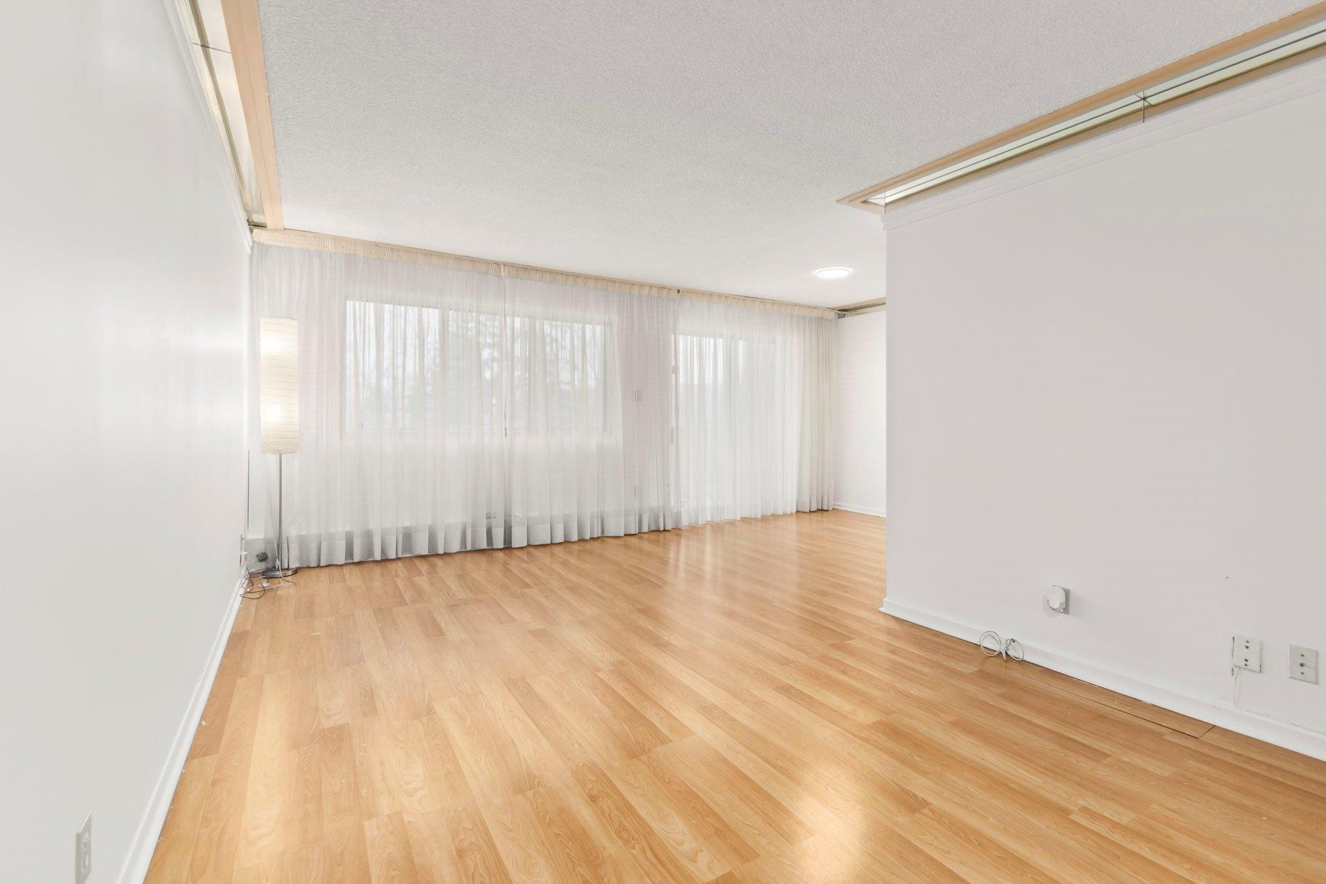 









725


Place Fortier

, 201,
Montréal (Saint-Laurent),




QC
H4L5B9

