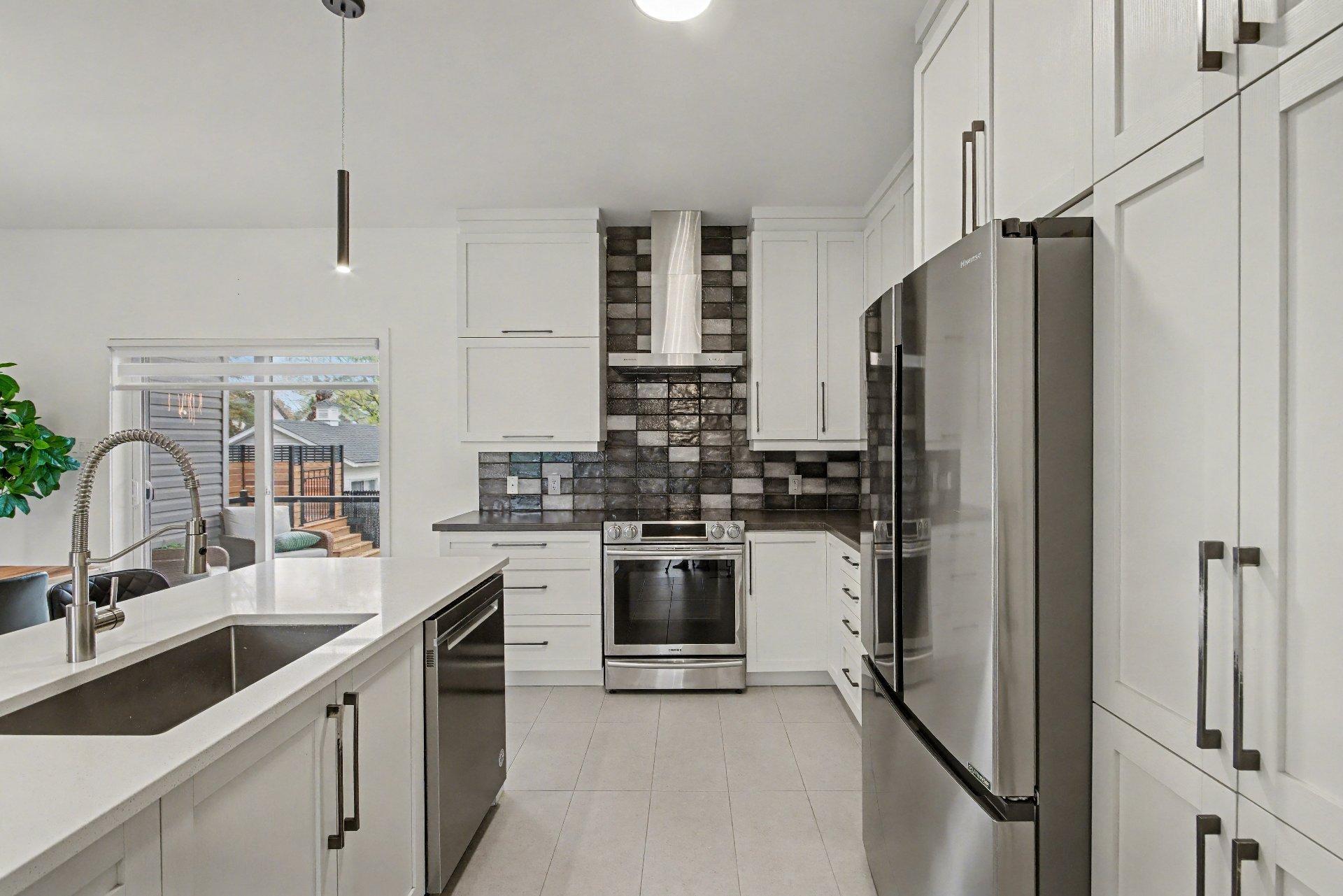 









75


Rue Jules-Duval

,
Saint-Jean-sur-Richelieu,




QC
J2W2B2

