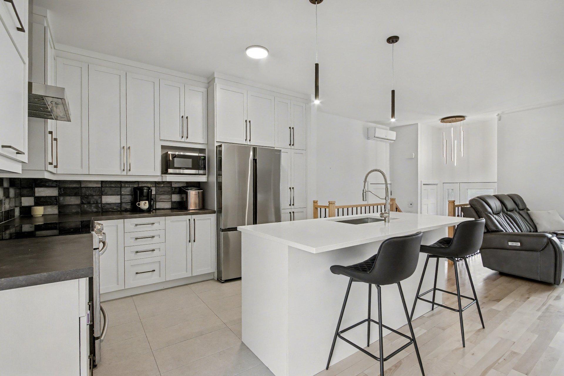 









75


Rue Jules-Duval

,
Saint-Jean-sur-Richelieu,




QC
J2W2B2

