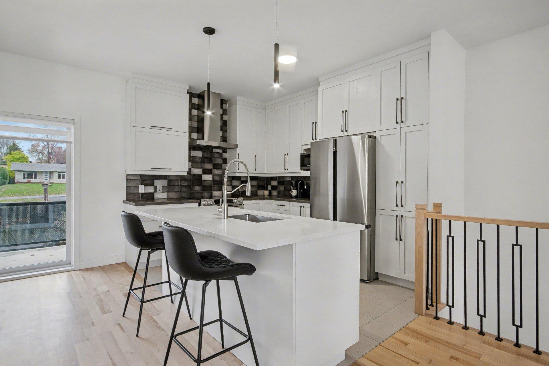 









75


Rue Jules-Duval

,
Saint-Jean-sur-Richelieu,




QC
J2W2B2

