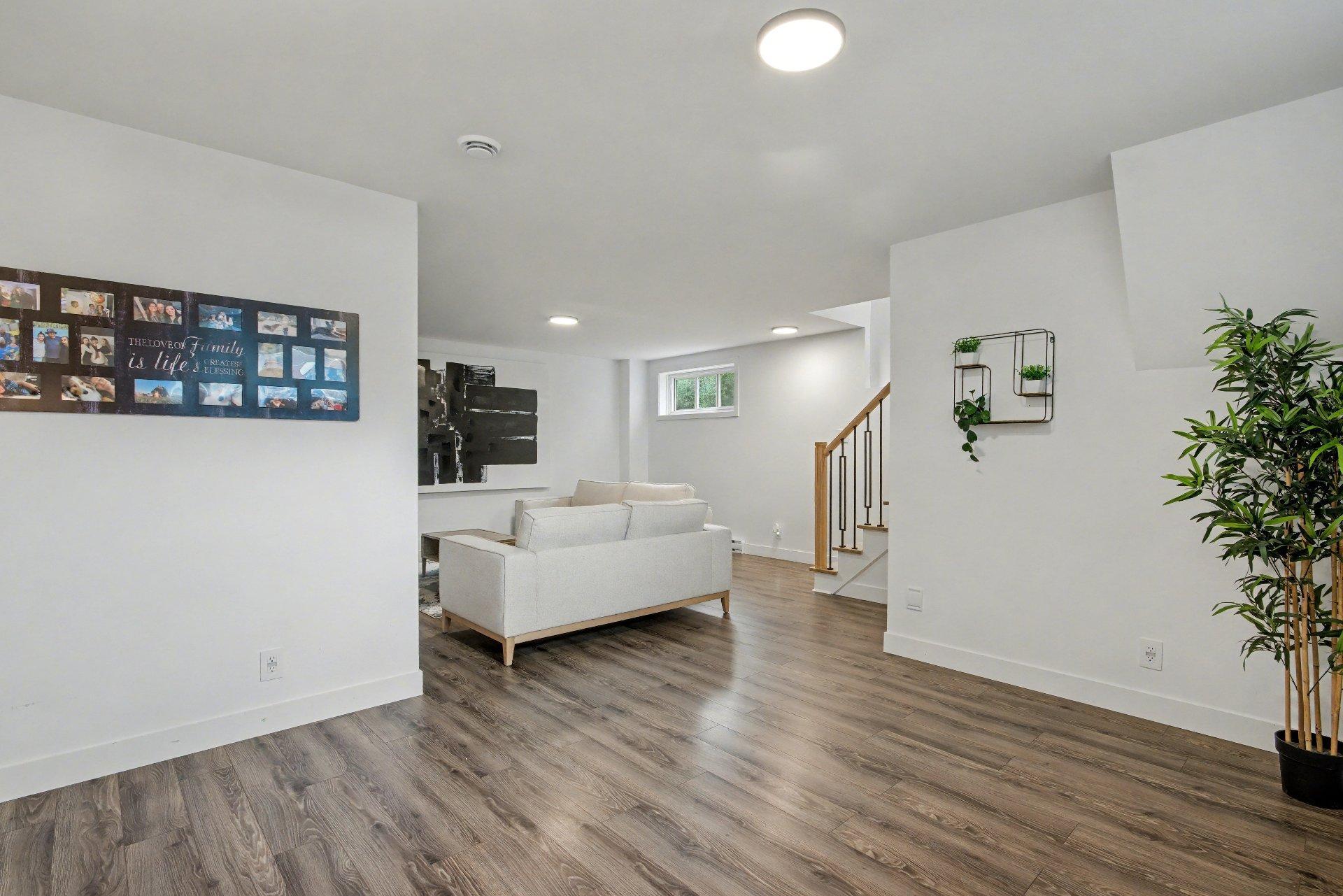 









75


Rue Jules-Duval

,
Saint-Jean-sur-Richelieu,




QC
J2W2B2

