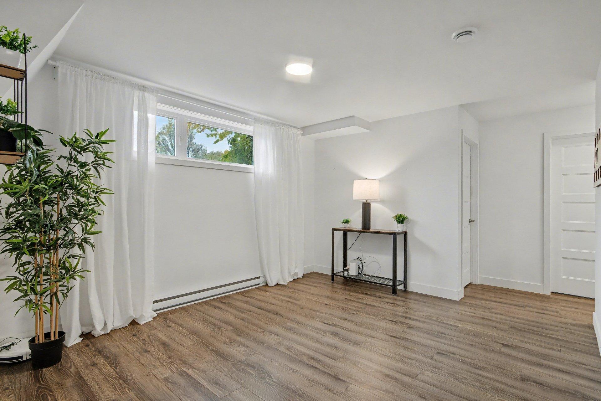 









75


Rue Jules-Duval

,
Saint-Jean-sur-Richelieu,




QC
J2W2B2

