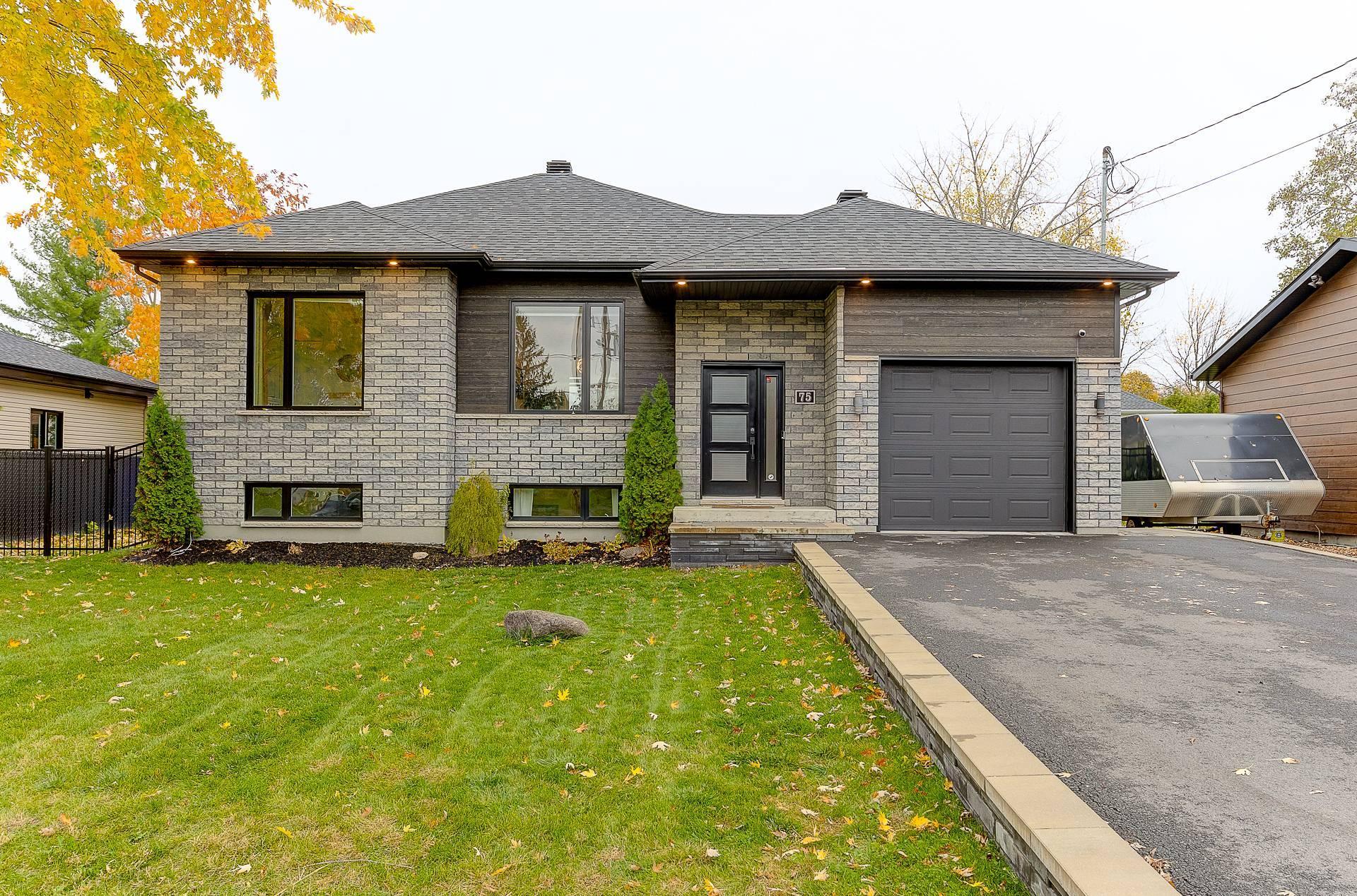 









75


Rue Jules-Duval

,
Saint-Jean-sur-Richelieu,




QC
J2W2B2

