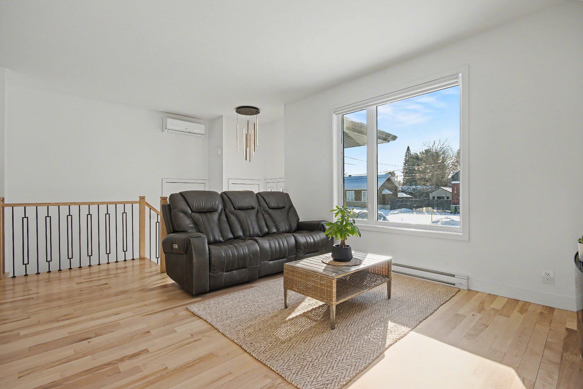 









75


Rue Jules-Duval

,
Saint-Jean-sur-Richelieu,




QC
J2W2B2

