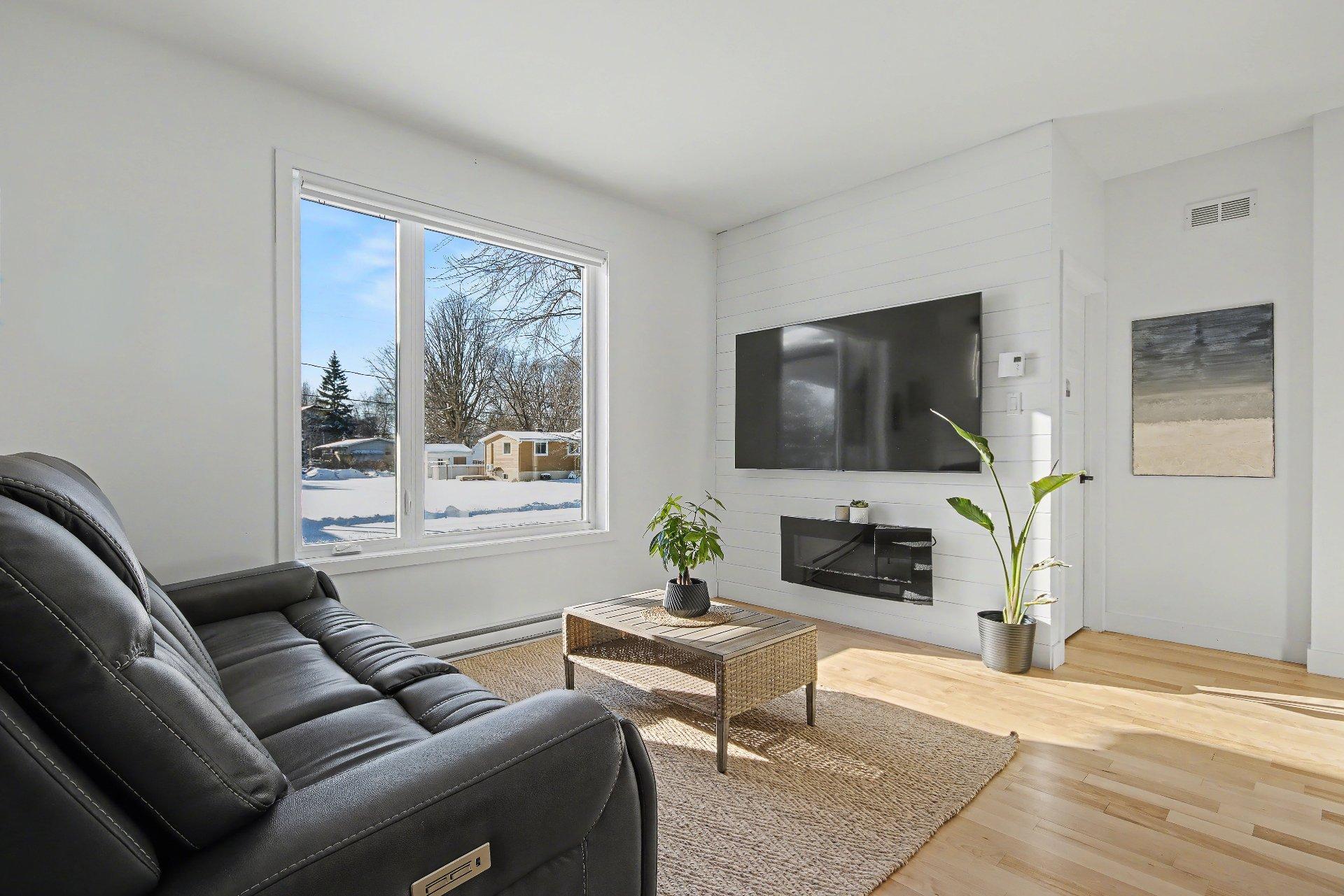 









75


Rue Jules-Duval

,
Saint-Jean-sur-Richelieu,




QC
J2W2B2

