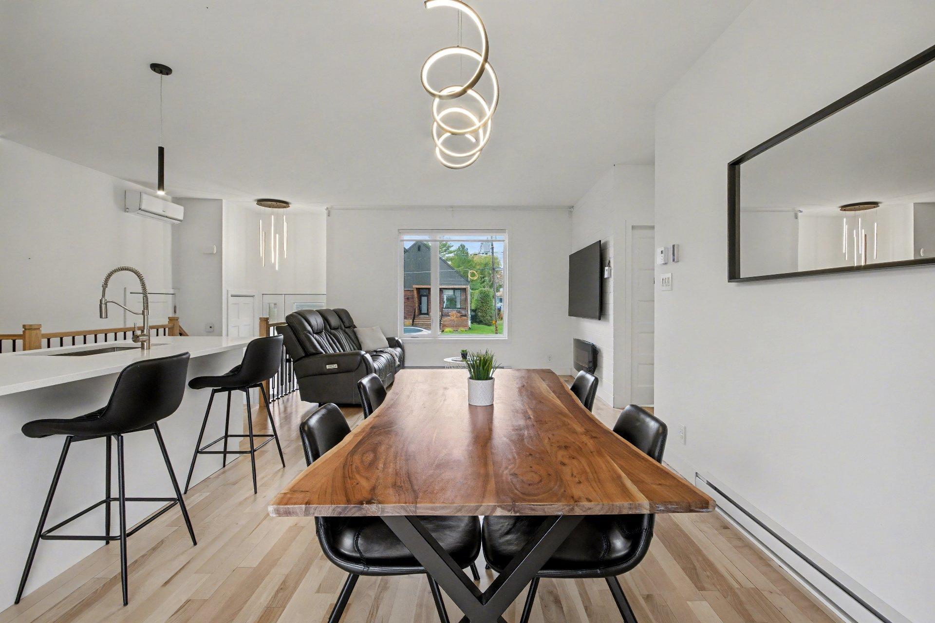 









75


Rue Jules-Duval

,
Saint-Jean-sur-Richelieu,




QC
J2W2B2

