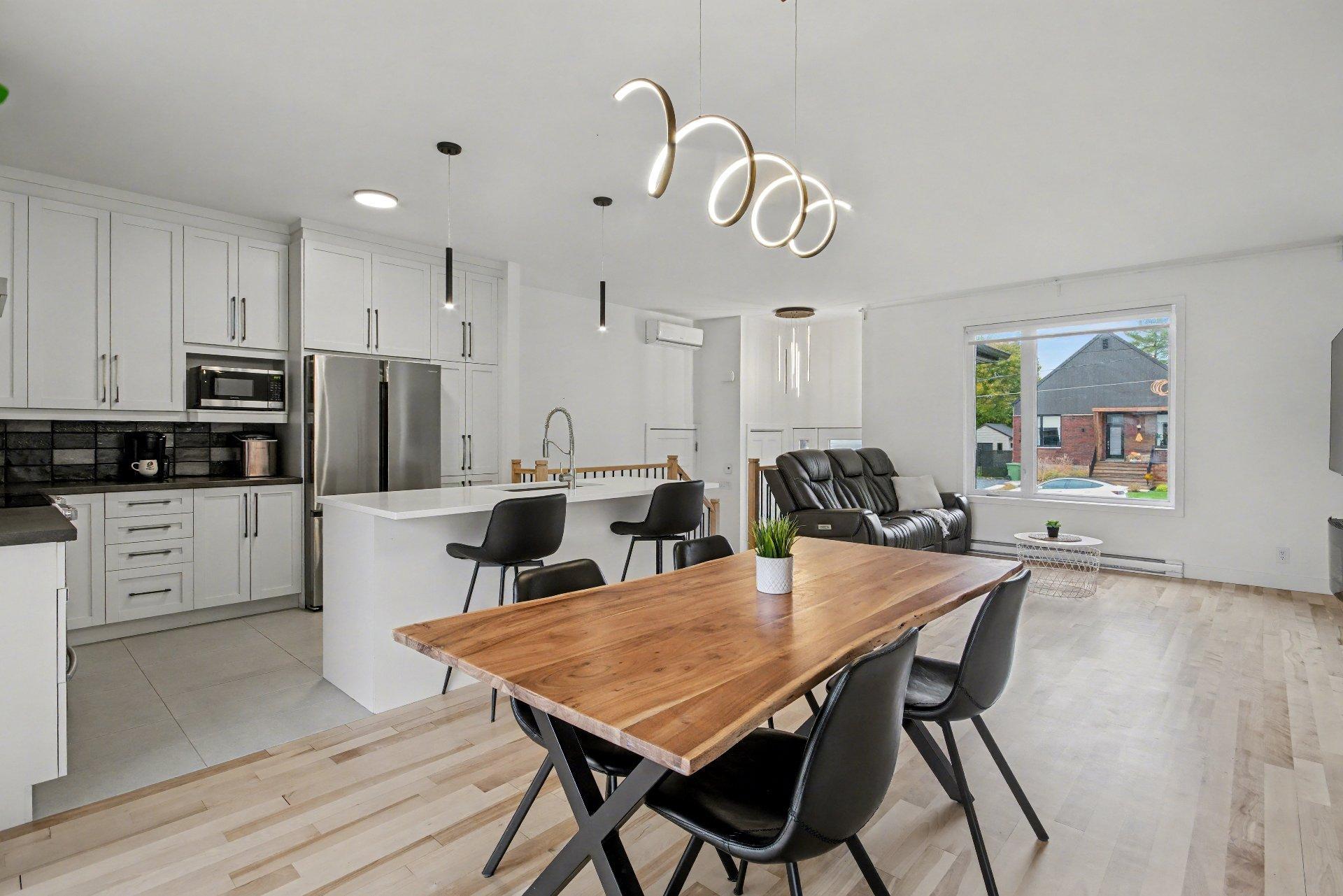 









75


Rue Jules-Duval

,
Saint-Jean-sur-Richelieu,




QC
J2W2B2

