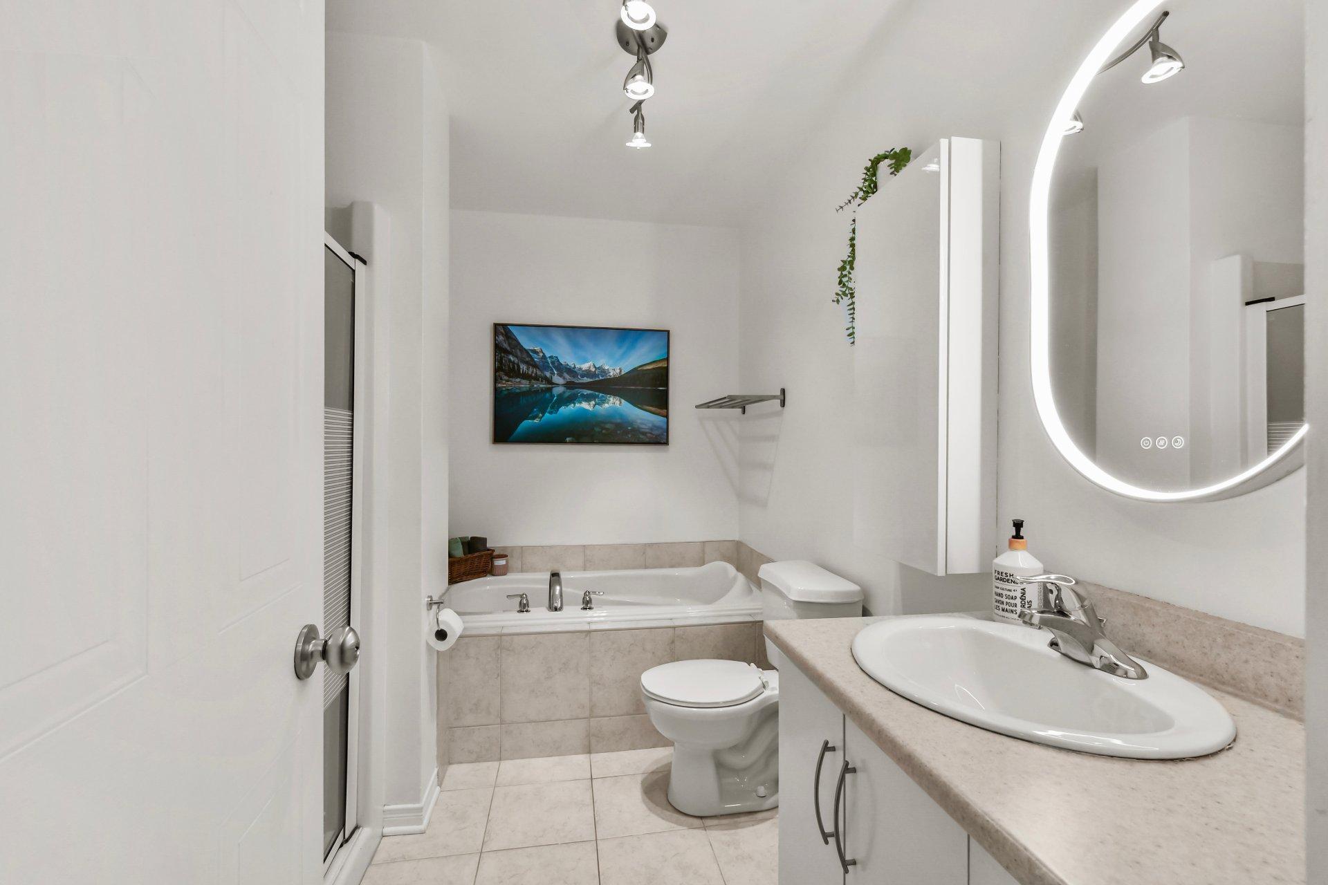 









1420


Rue Émerie

,
Longueuil (Saint-Hubert),




QC
J4T0A4

