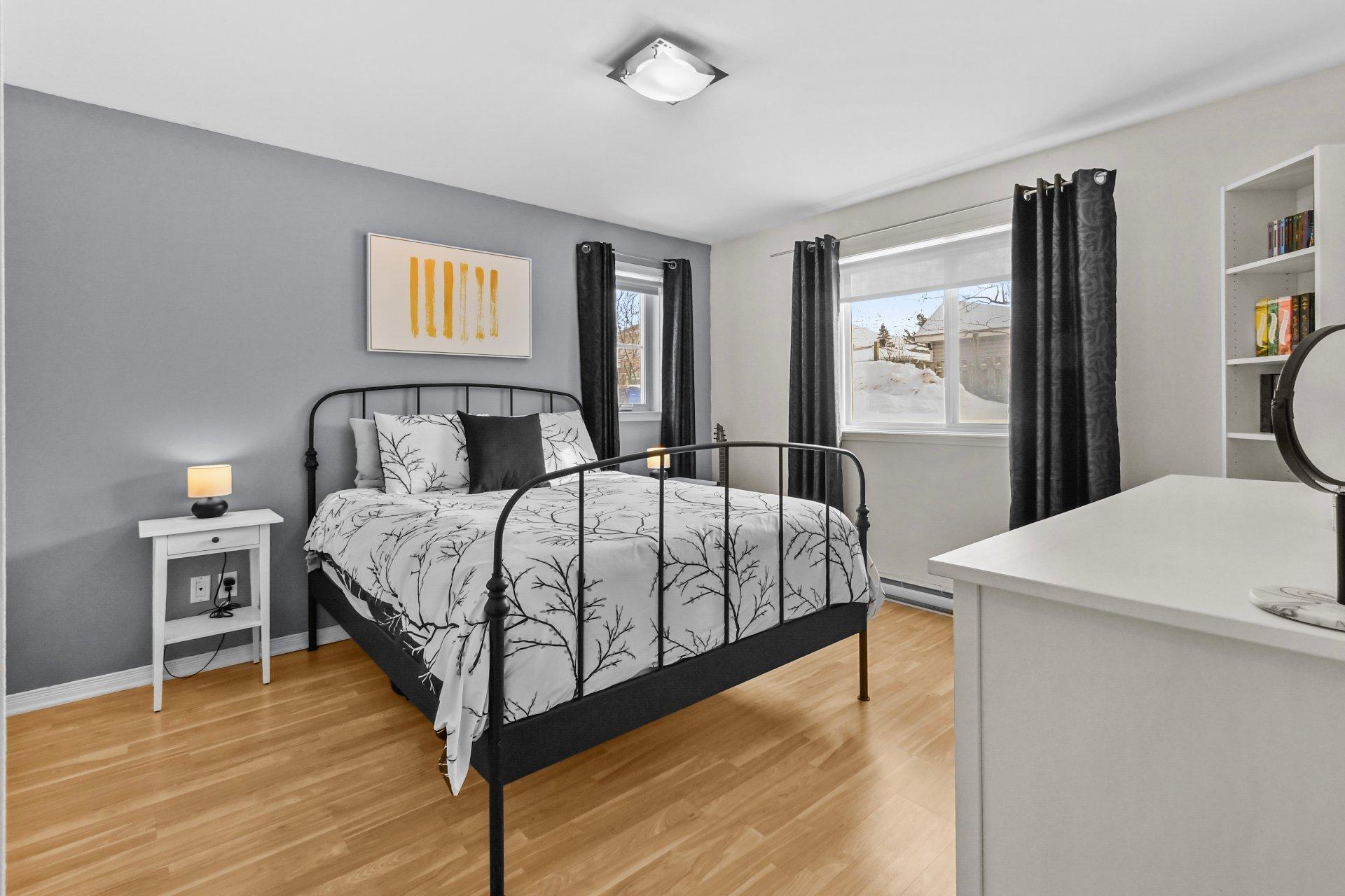 









1420


Rue Émerie

,
Longueuil (Saint-Hubert),




QC
J4T0A4

