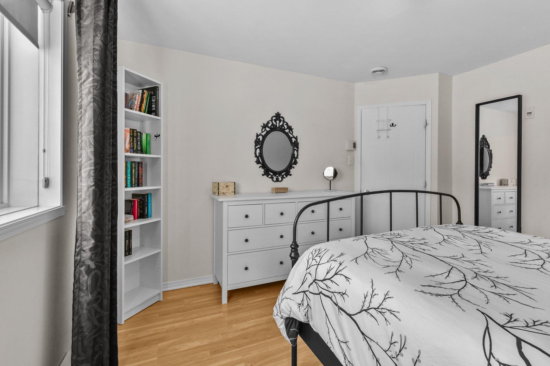 









1420


Rue Émerie

,
Longueuil (Saint-Hubert),




QC
J4T0A4

