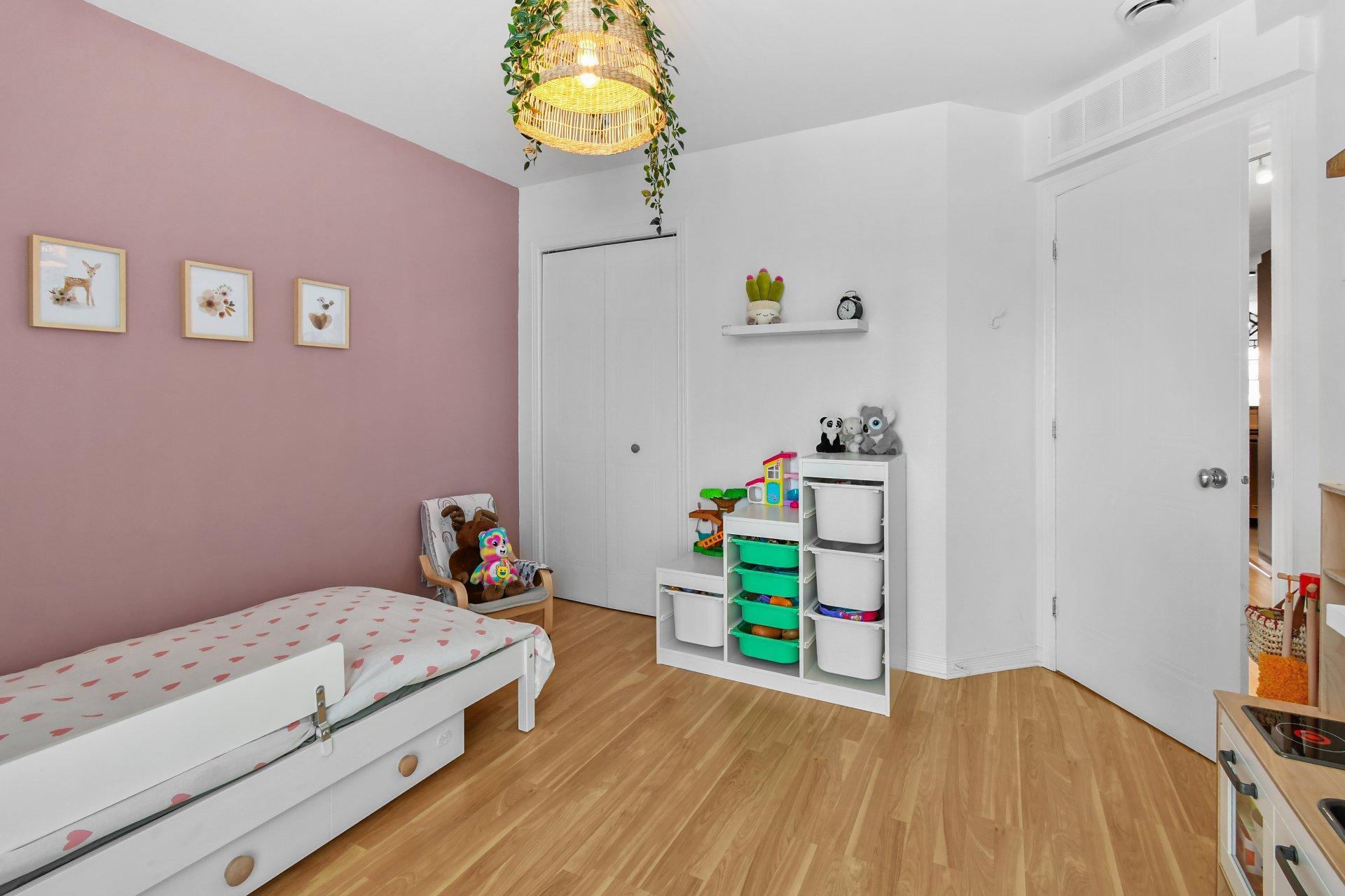 









1420


Rue Émerie

,
Longueuil (Saint-Hubert),




QC
J4T0A4

