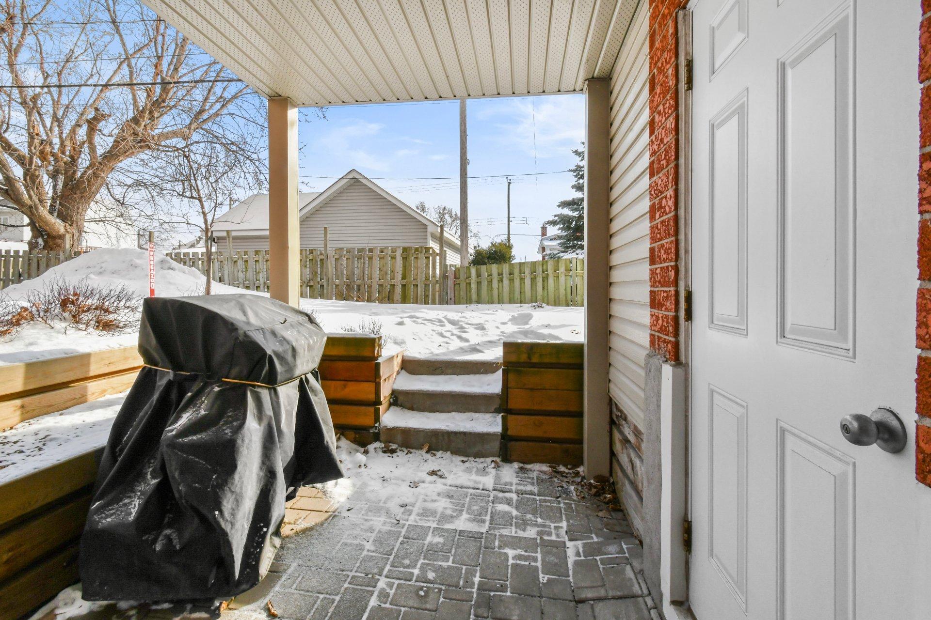 









1420


Rue Émerie

,
Longueuil (Saint-Hubert),




QC
J4T0A4

