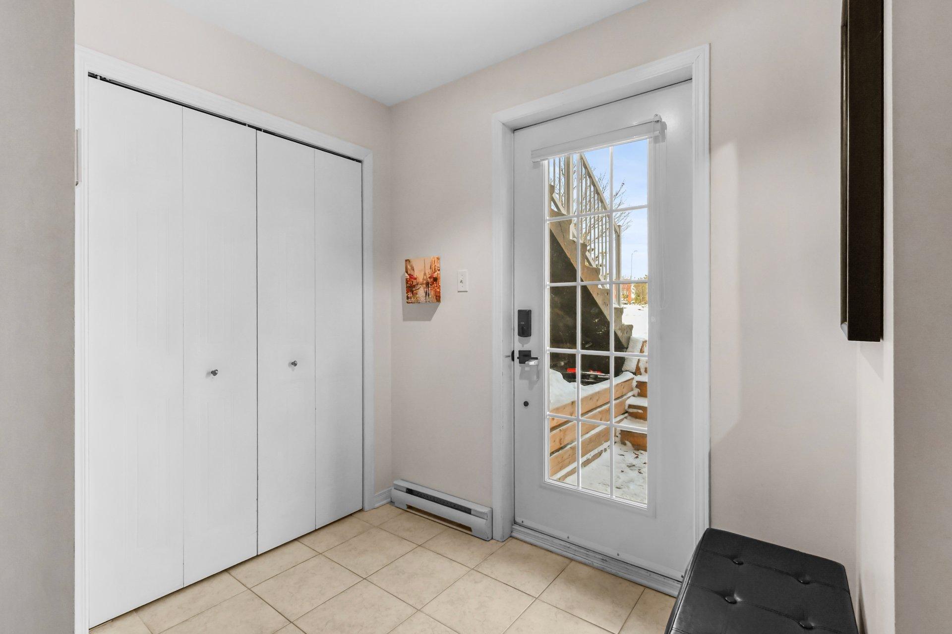 









1420


Rue Émerie

,
Longueuil (Saint-Hubert),




QC
J4T0A4

