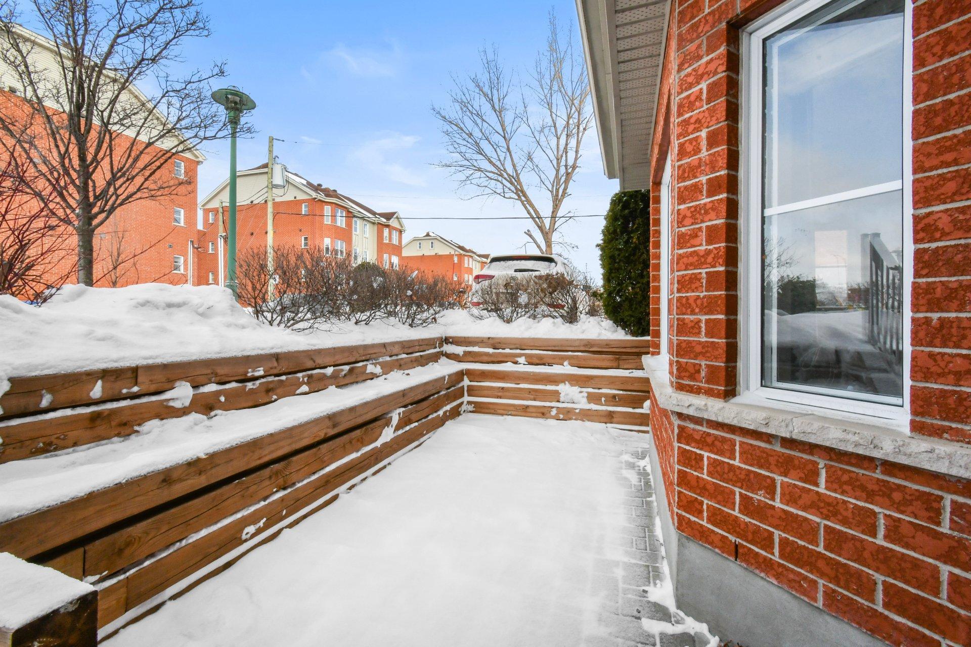 









1420


Rue Émerie

,
Longueuil (Saint-Hubert),




QC
J4T0A4

