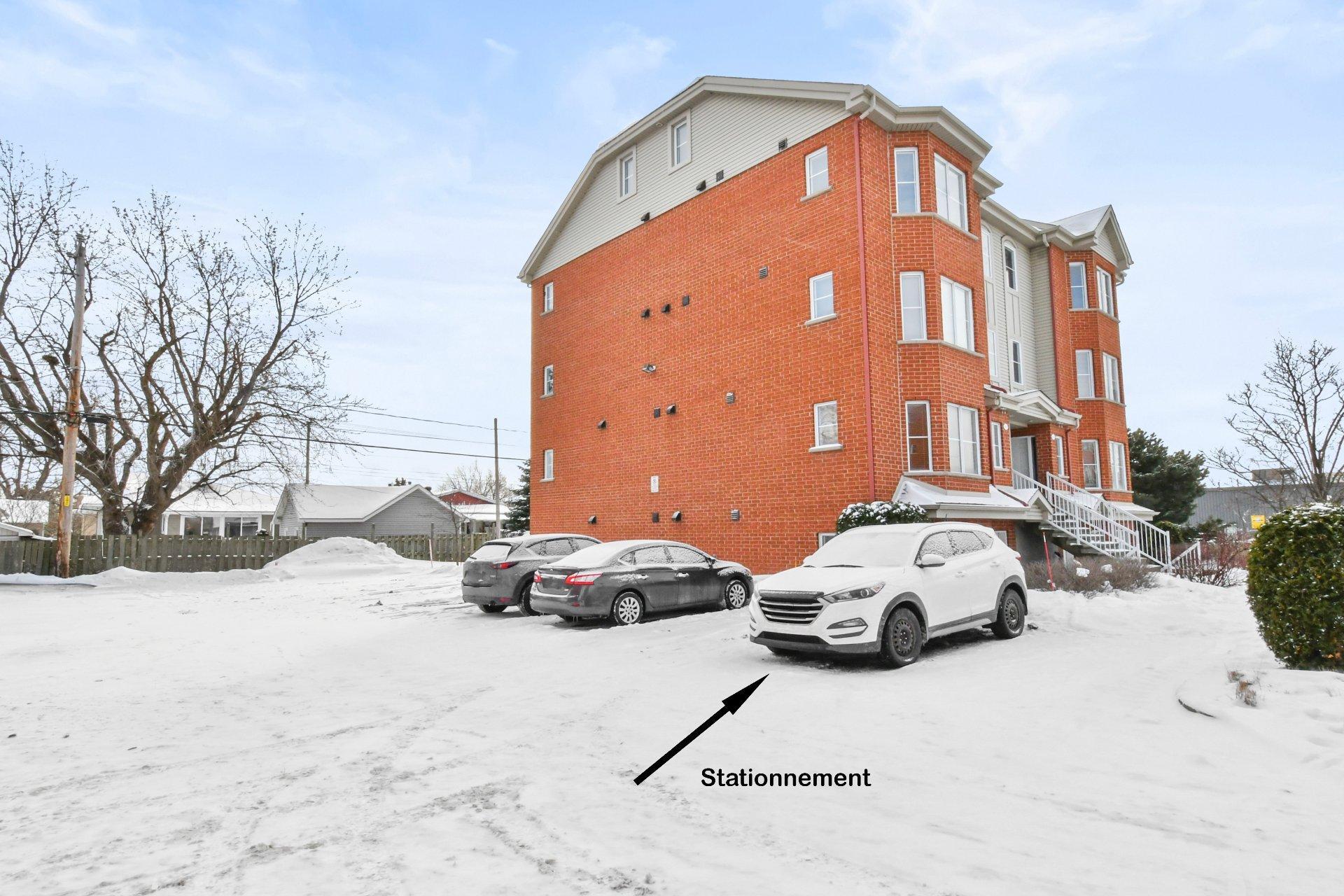 









1420


Rue Émerie

,
Longueuil (Saint-Hubert),




QC
J4T0A4

