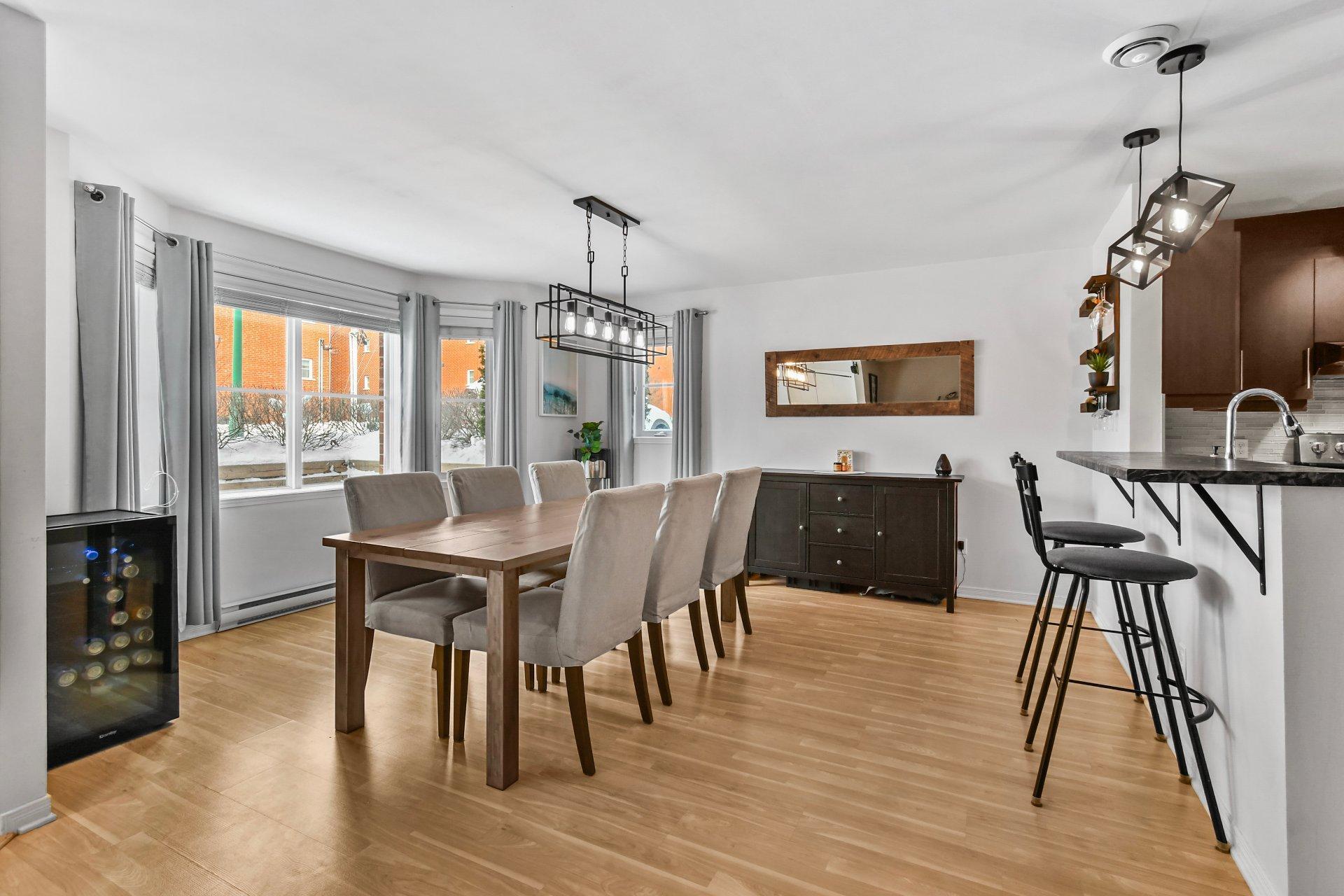 









1420


Rue Émerie

,
Longueuil (Saint-Hubert),




QC
J4T0A4

