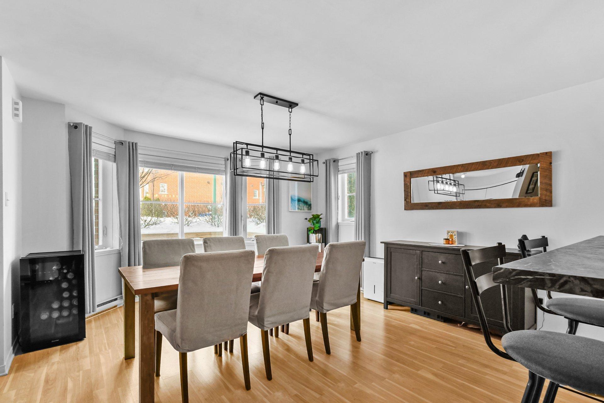 









1420


Rue Émerie

,
Longueuil (Saint-Hubert),




QC
J4T0A4

