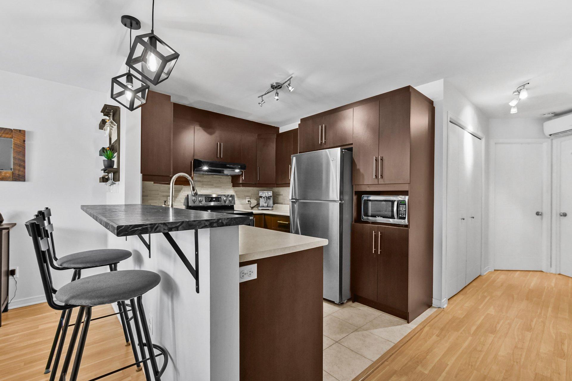 









1420


Rue Émerie

,
Longueuil (Saint-Hubert),




QC
J4T0A4

