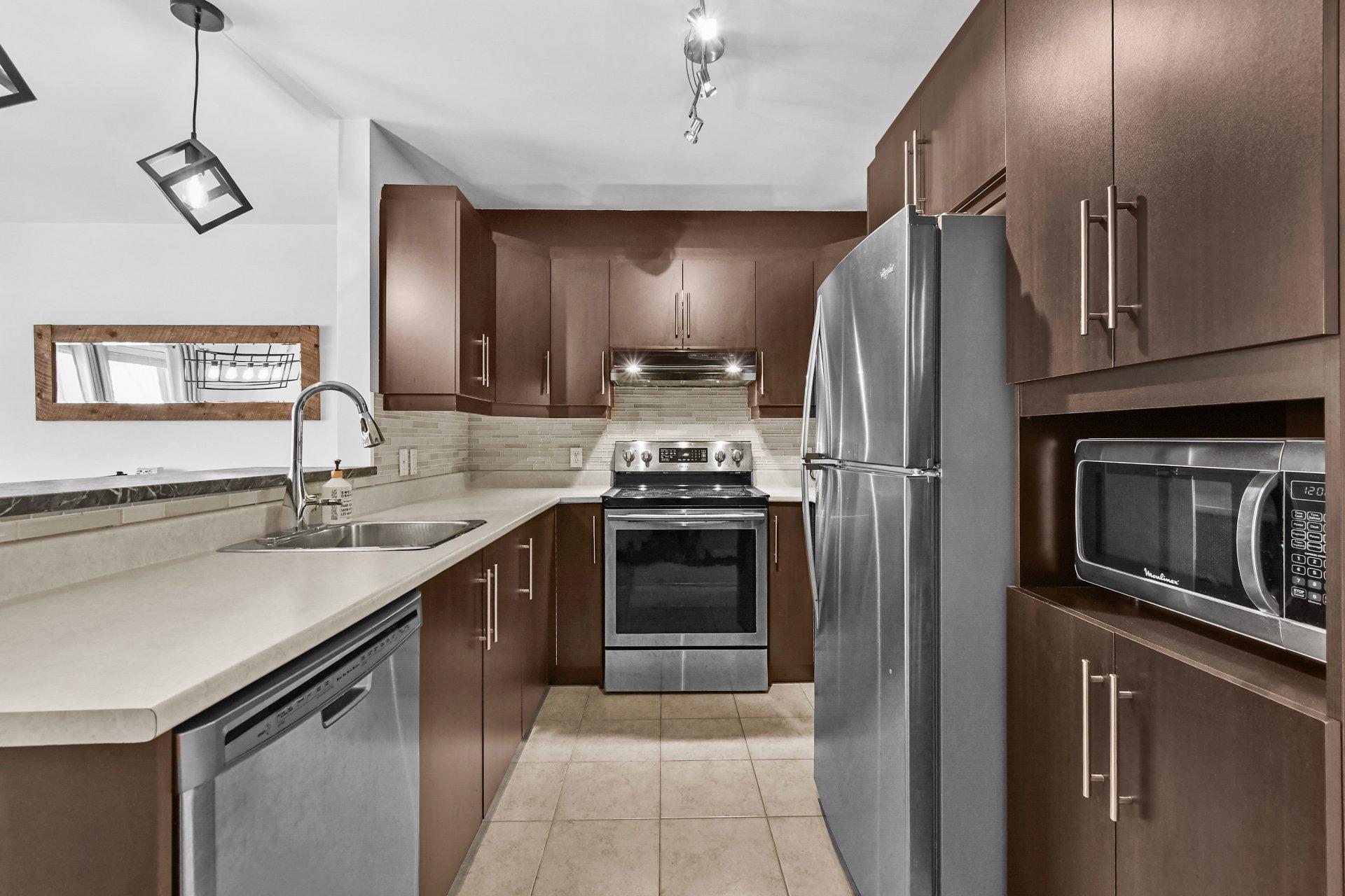 









1420


Rue Émerie

,
Longueuil (Saint-Hubert),




QC
J4T0A4

