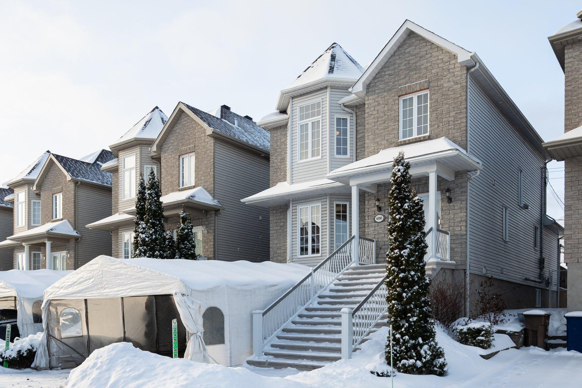 









600


Rue Toussaint

,
Laval (Sainte-Dorothée),




QC
H7X4G1

