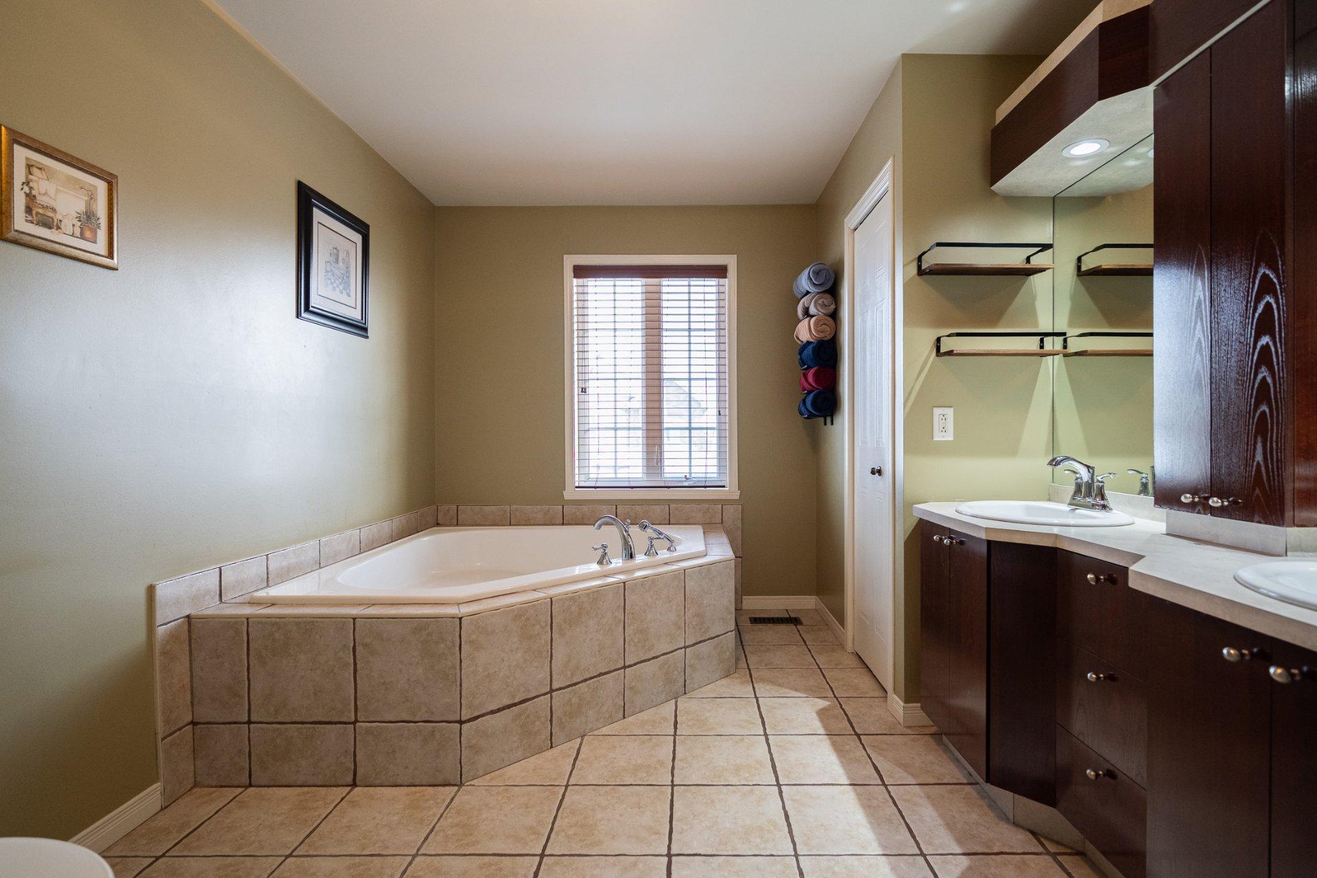 









600


Rue Toussaint

,
Laval (Sainte-Dorothée),




QC
H7X4G1

