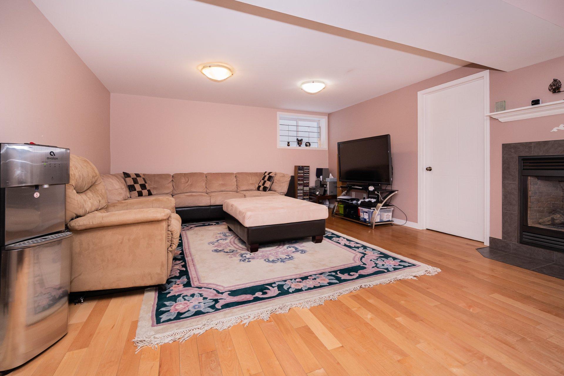 









600


Rue Toussaint

,
Laval (Sainte-Dorothée),




QC
H7X4G1

