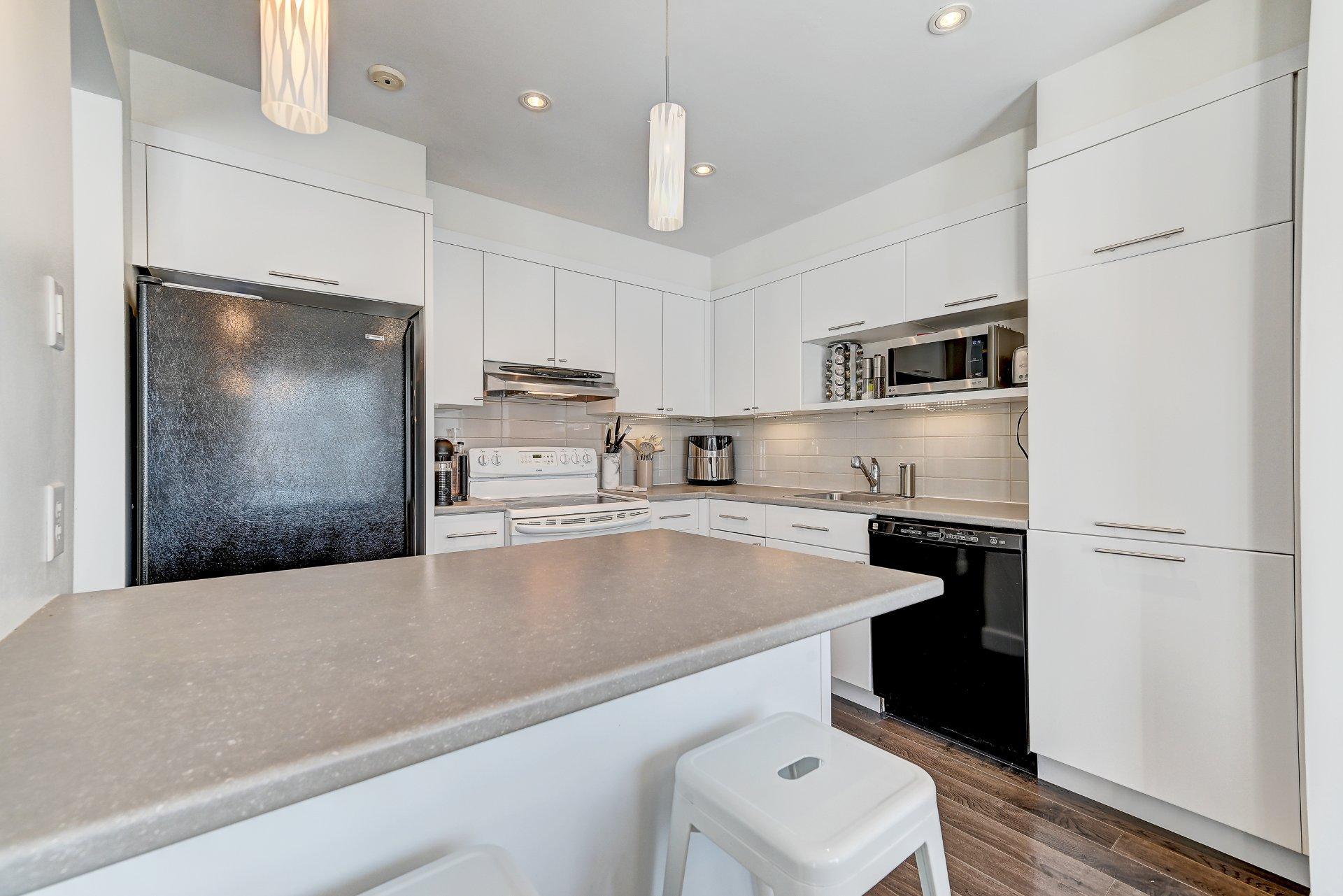 









839


Rue Fabre

, 301,
Longueuil (Le Vieux-Longueuil),




QC
J4J4X6

