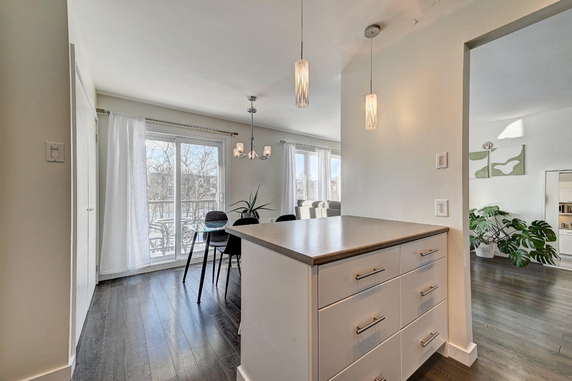 









839


Rue Fabre

, 301,
Longueuil (Le Vieux-Longueuil),




QC
J4J4X6

