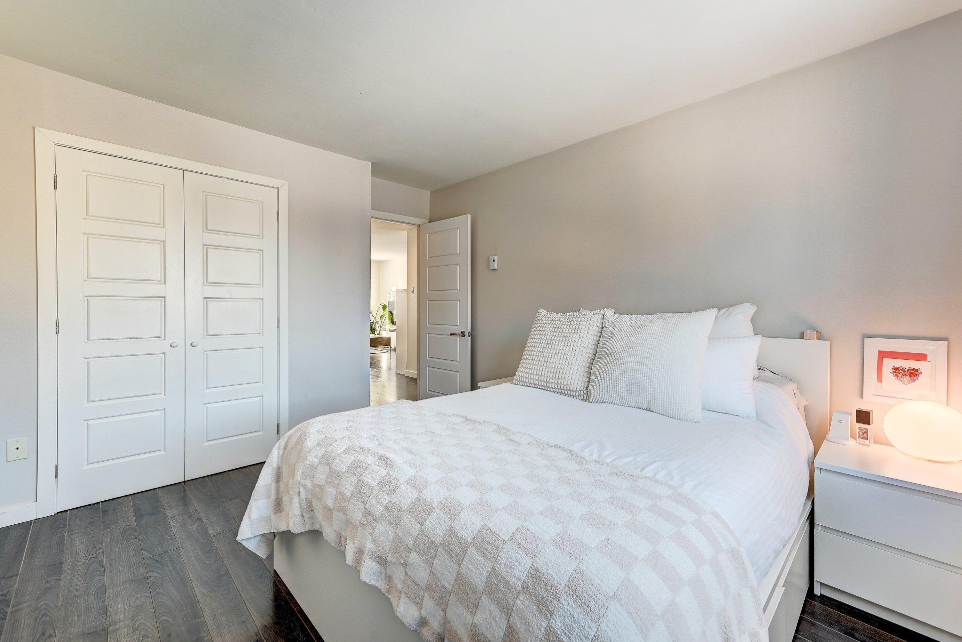 









839


Rue Fabre

, 301,
Longueuil (Le Vieux-Longueuil),




QC
J4J4X6

