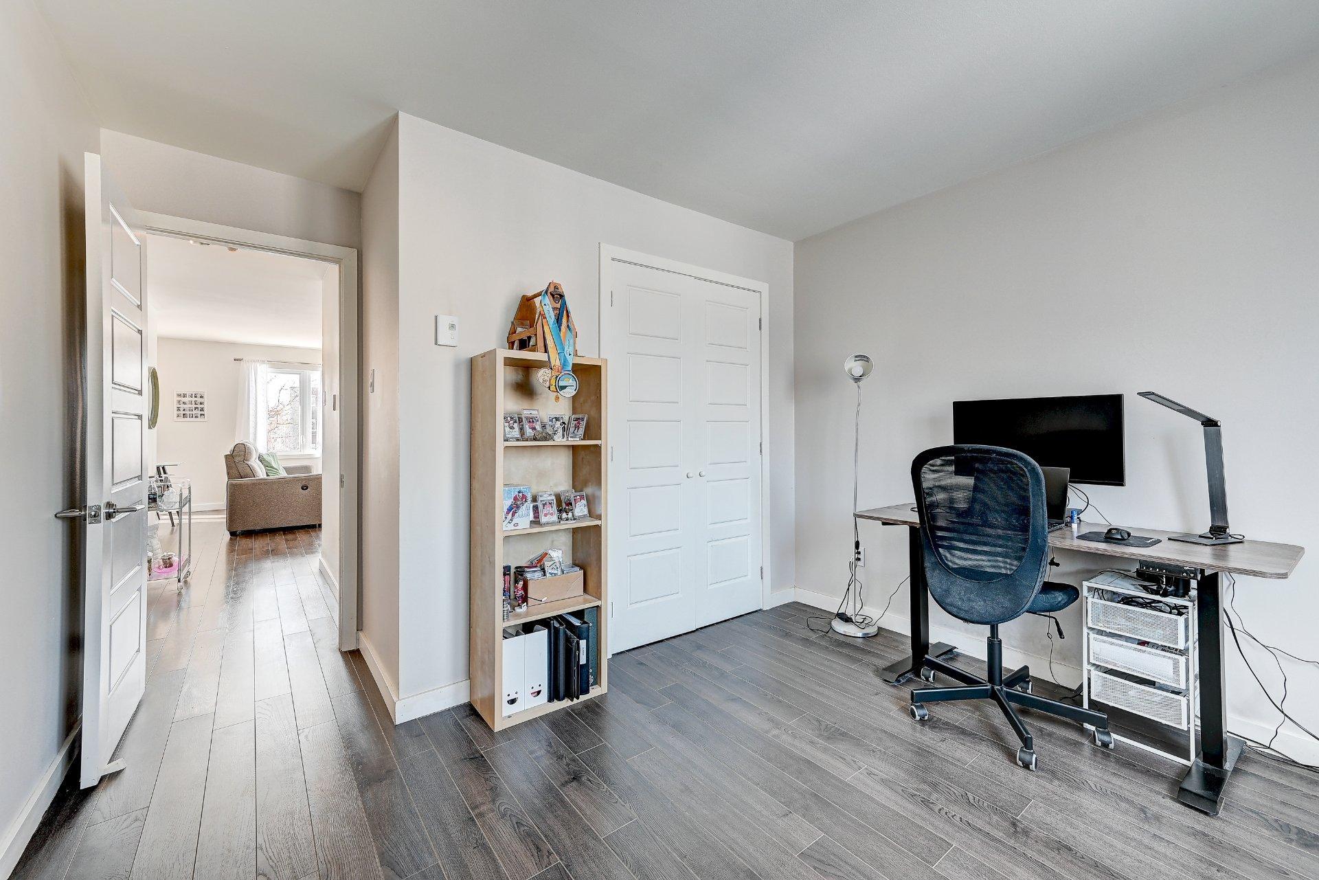 









839


Rue Fabre

, 301,
Longueuil (Le Vieux-Longueuil),




QC
J4J4X6

