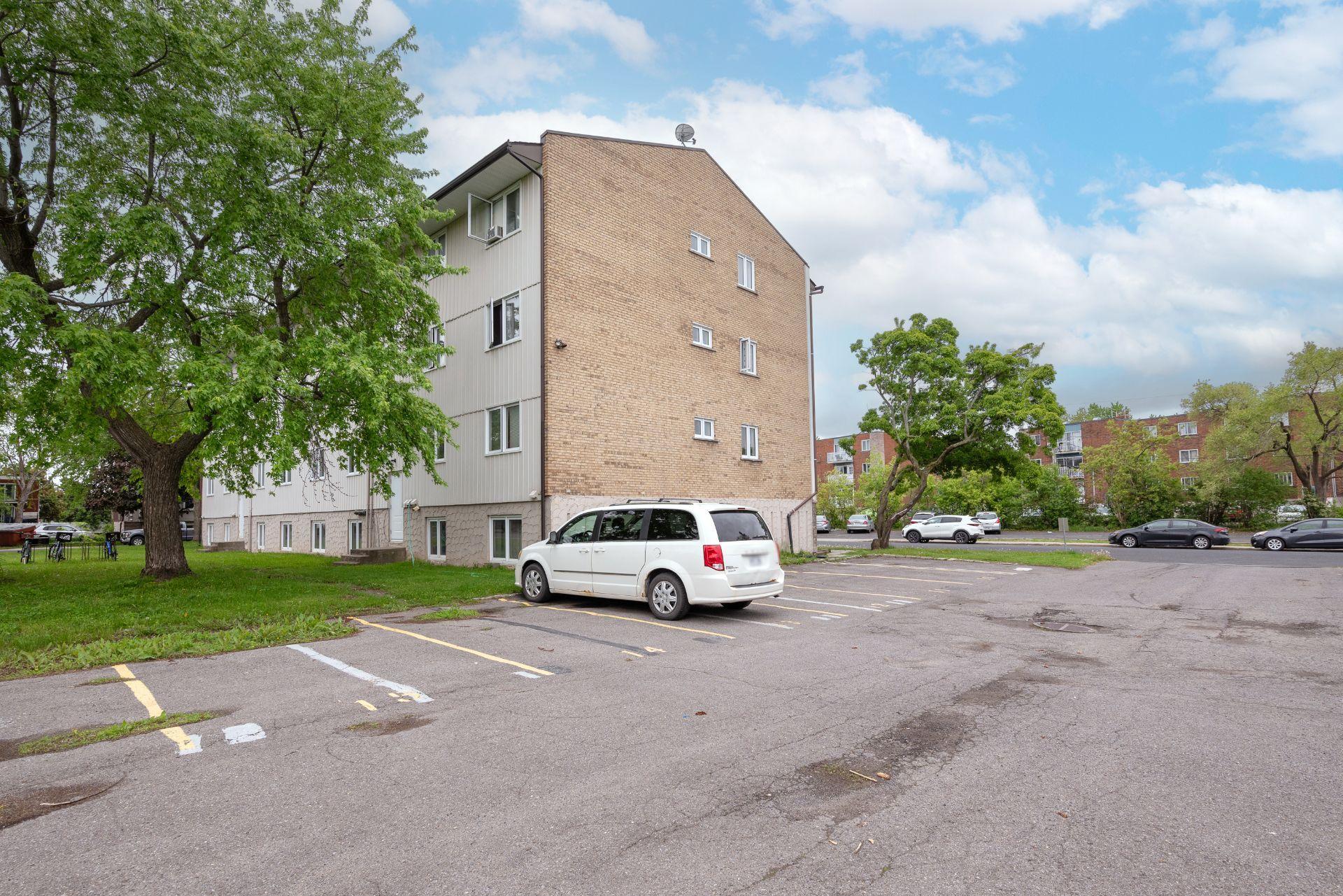 









839


Rue Fabre

, 301,
Longueuil (Le Vieux-Longueuil),




QC
J4J4X6

