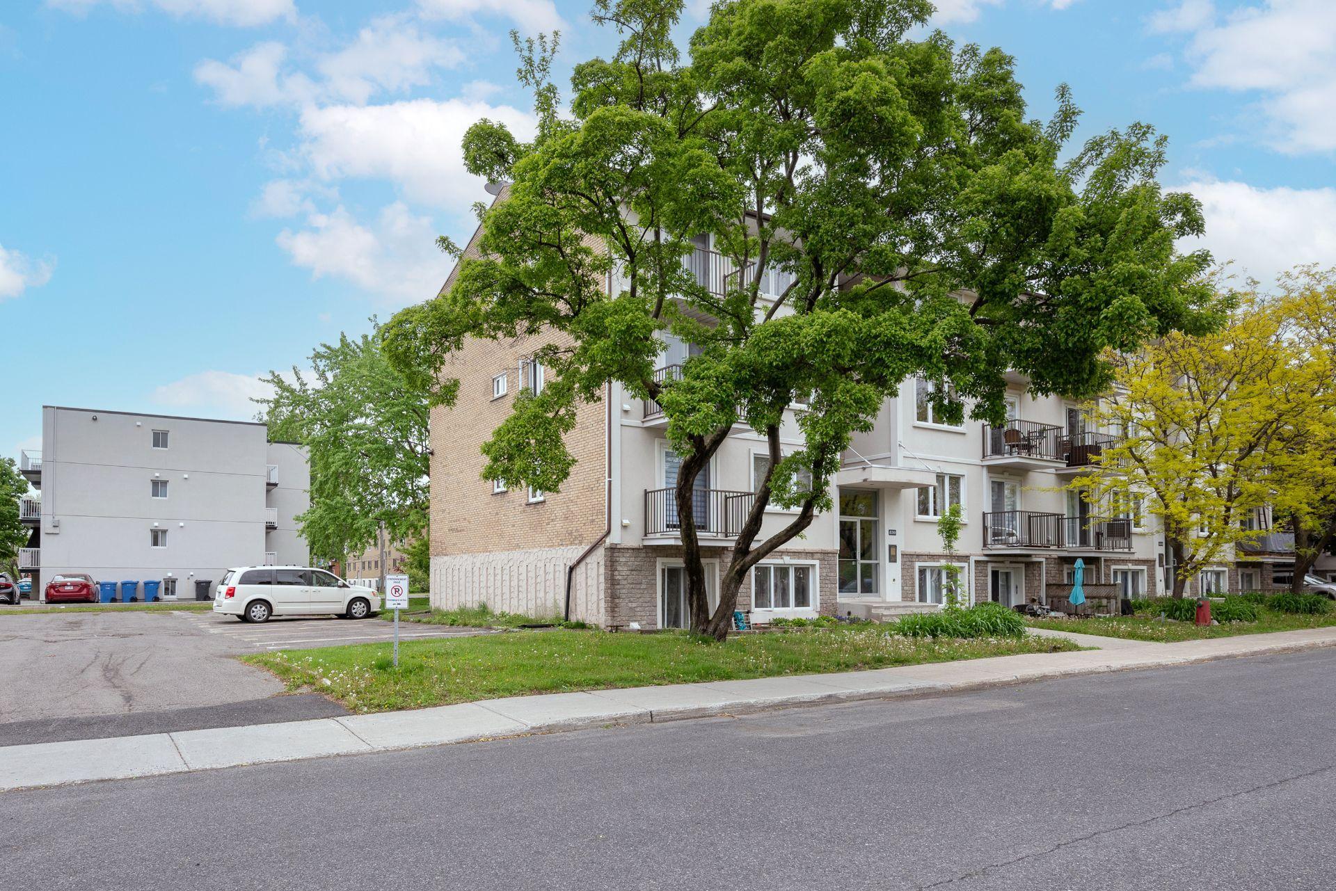 









839


Rue Fabre

, 301,
Longueuil (Le Vieux-Longueuil),




QC
J4J4X6

