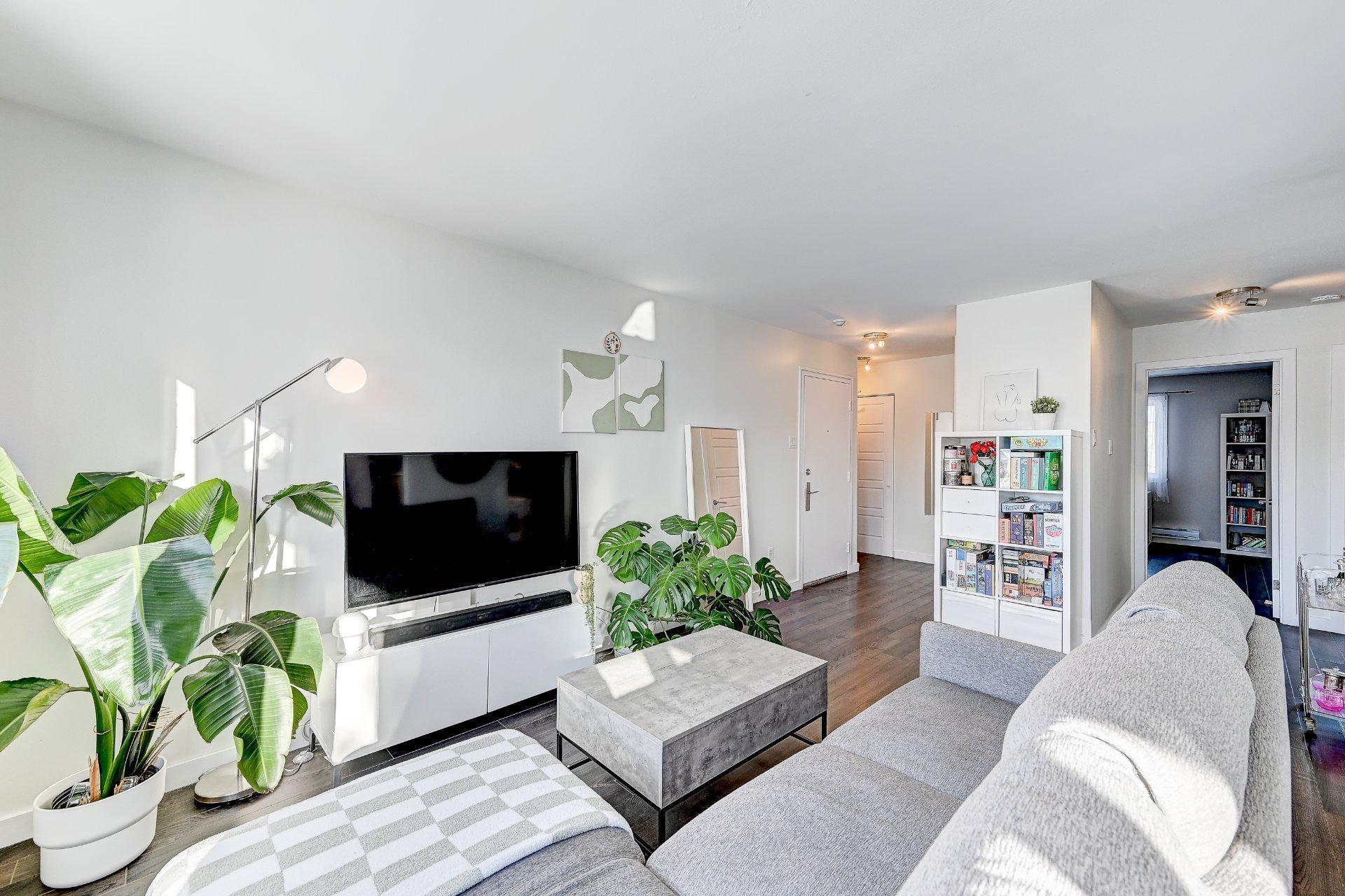 









839


Rue Fabre

, 301,
Longueuil (Le Vieux-Longueuil),




QC
J4J4X6

