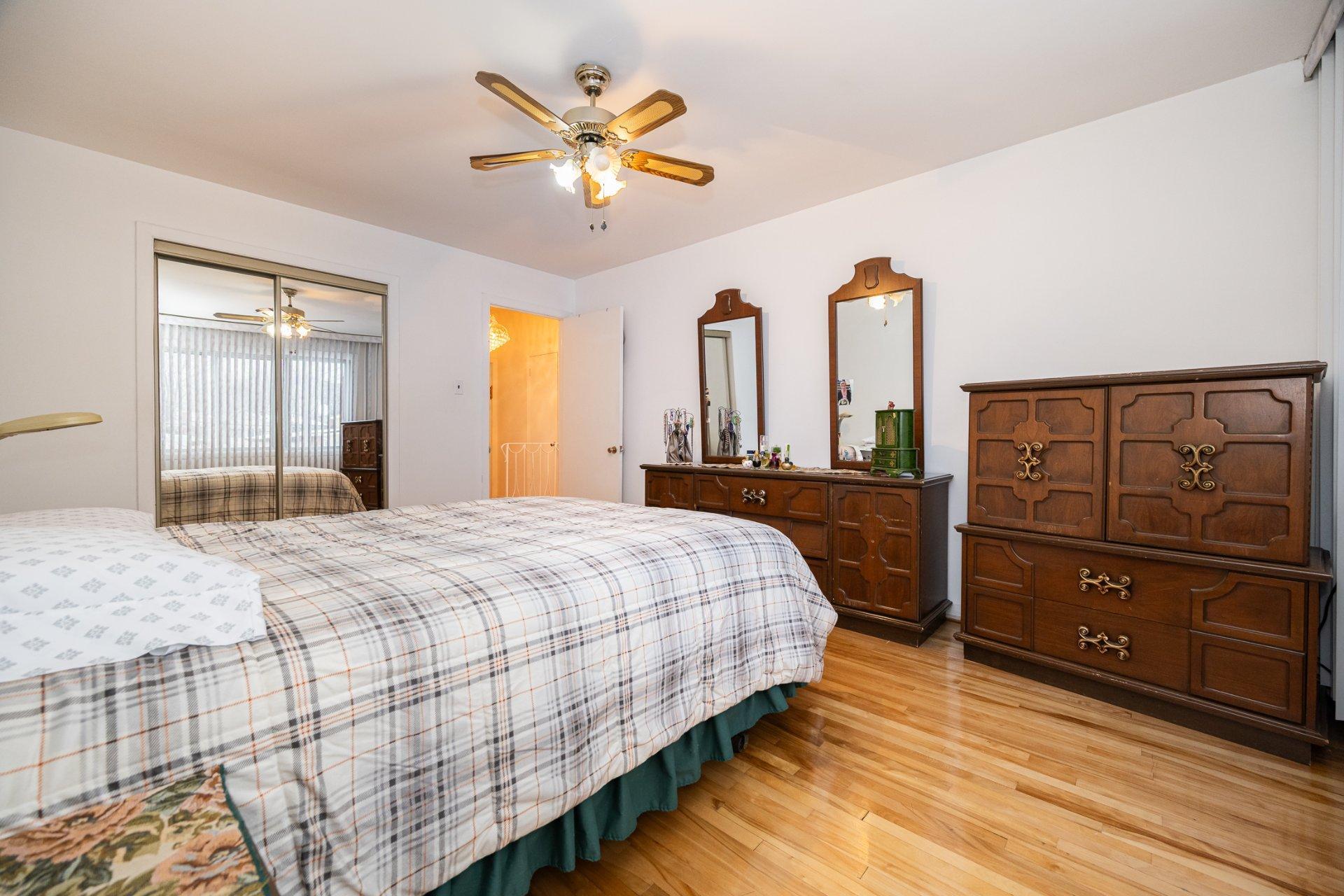 









1404


Boul. Élisabeth

,
Laval (Chomedey),




QC
H7W3J8

