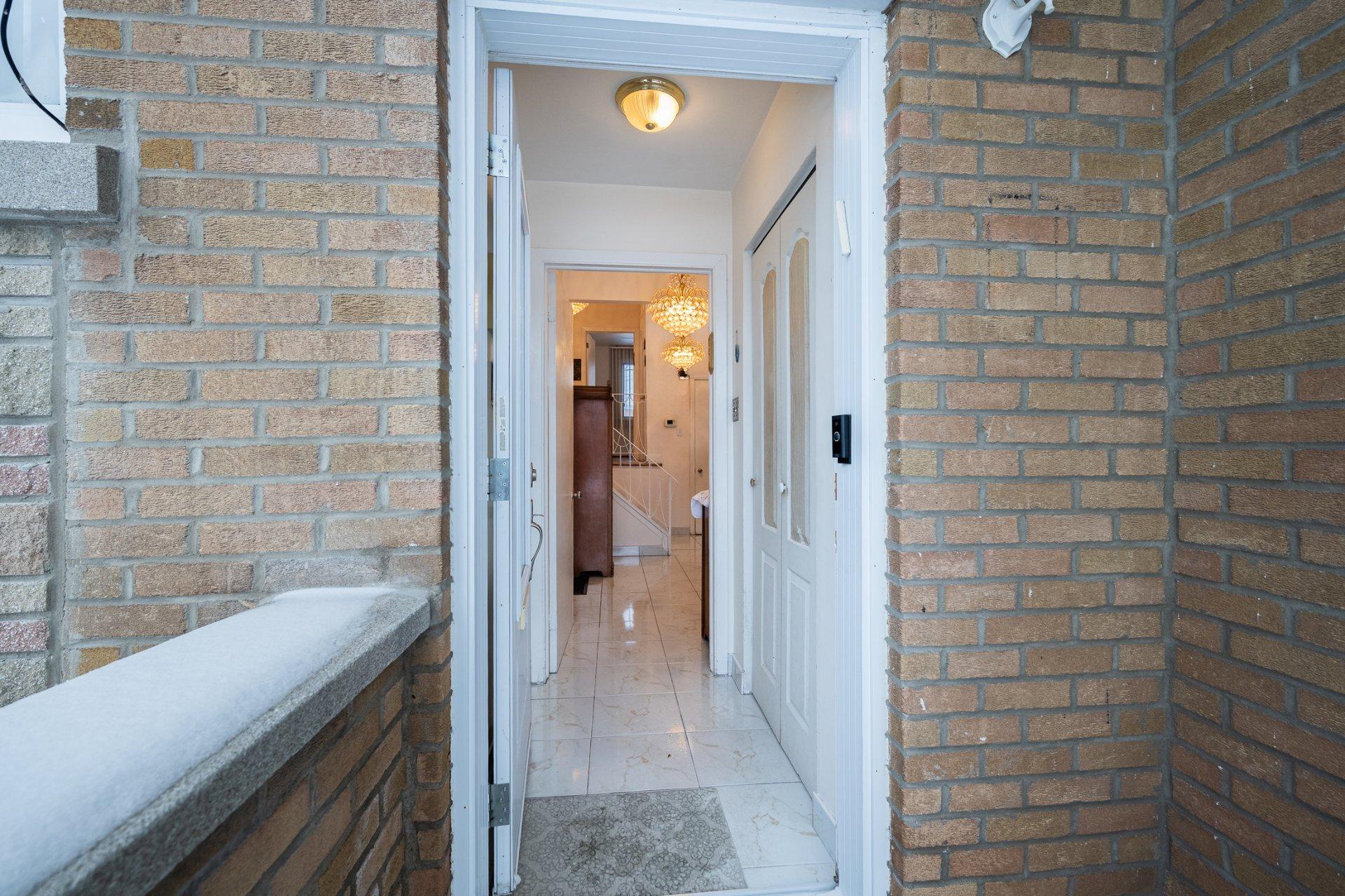 









1404


Boul. Élisabeth

,
Laval (Chomedey),




QC
H7W3J8

