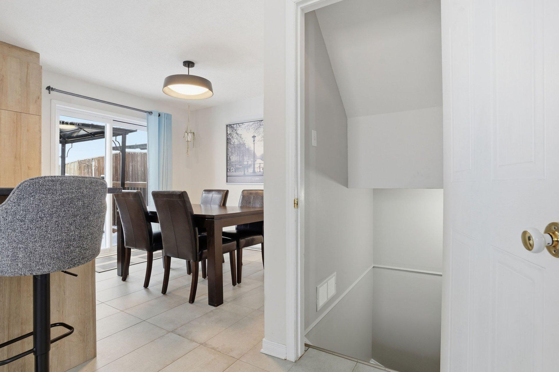 









169


Rue des Samares

,
Gatineau (Masson-Angers),




QC
J8M2B7

