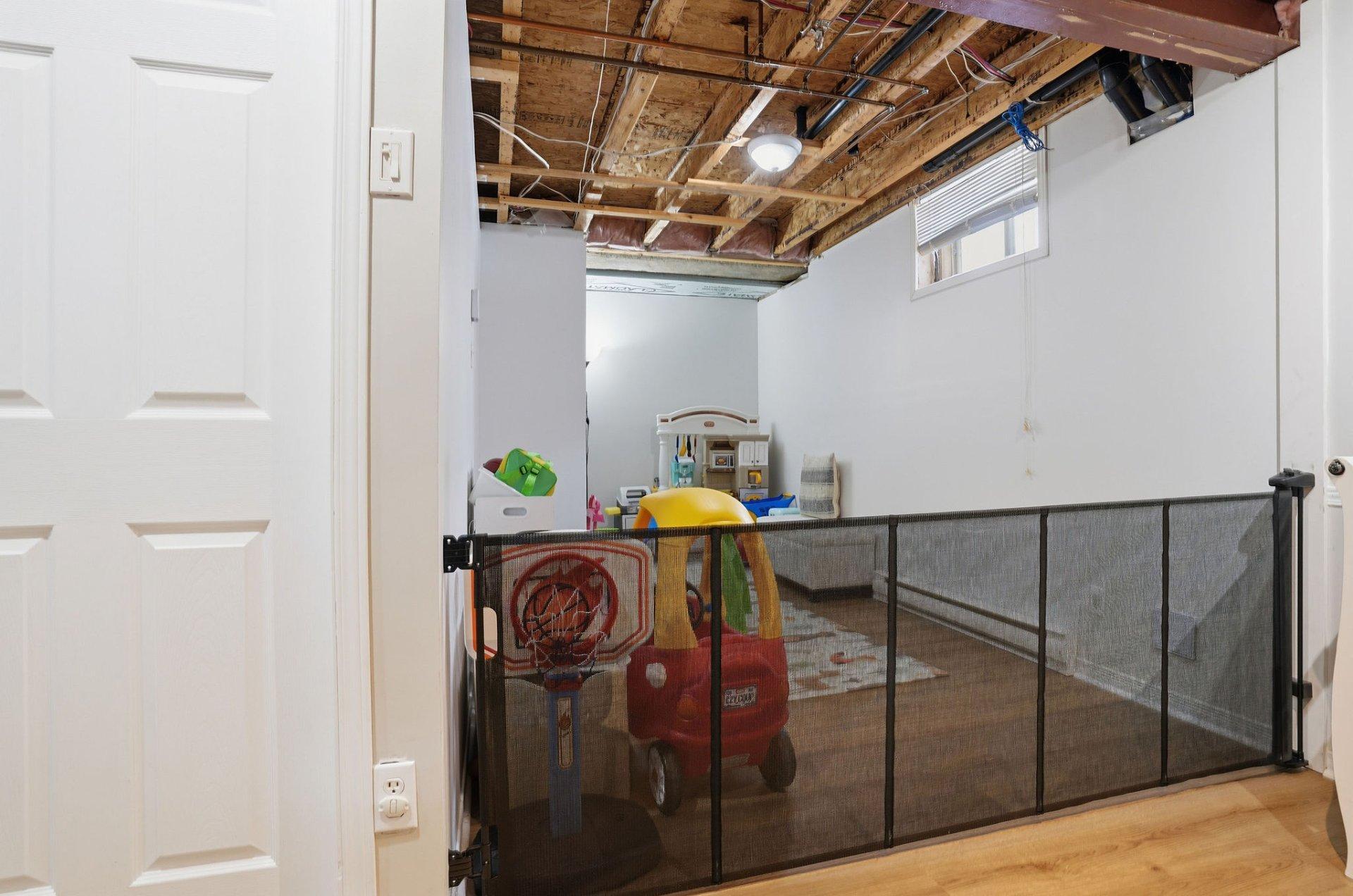 









169


Rue des Samares

,
Gatineau (Masson-Angers),




QC
J8M2B7

