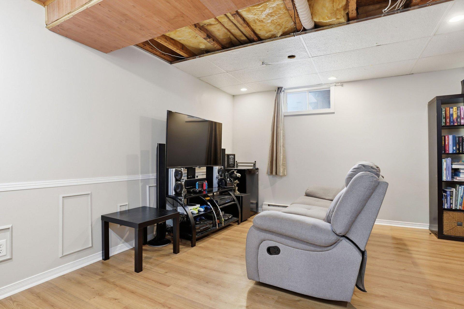 









169


Rue des Samares

,
Gatineau (Masson-Angers),




QC
J8M2B7

