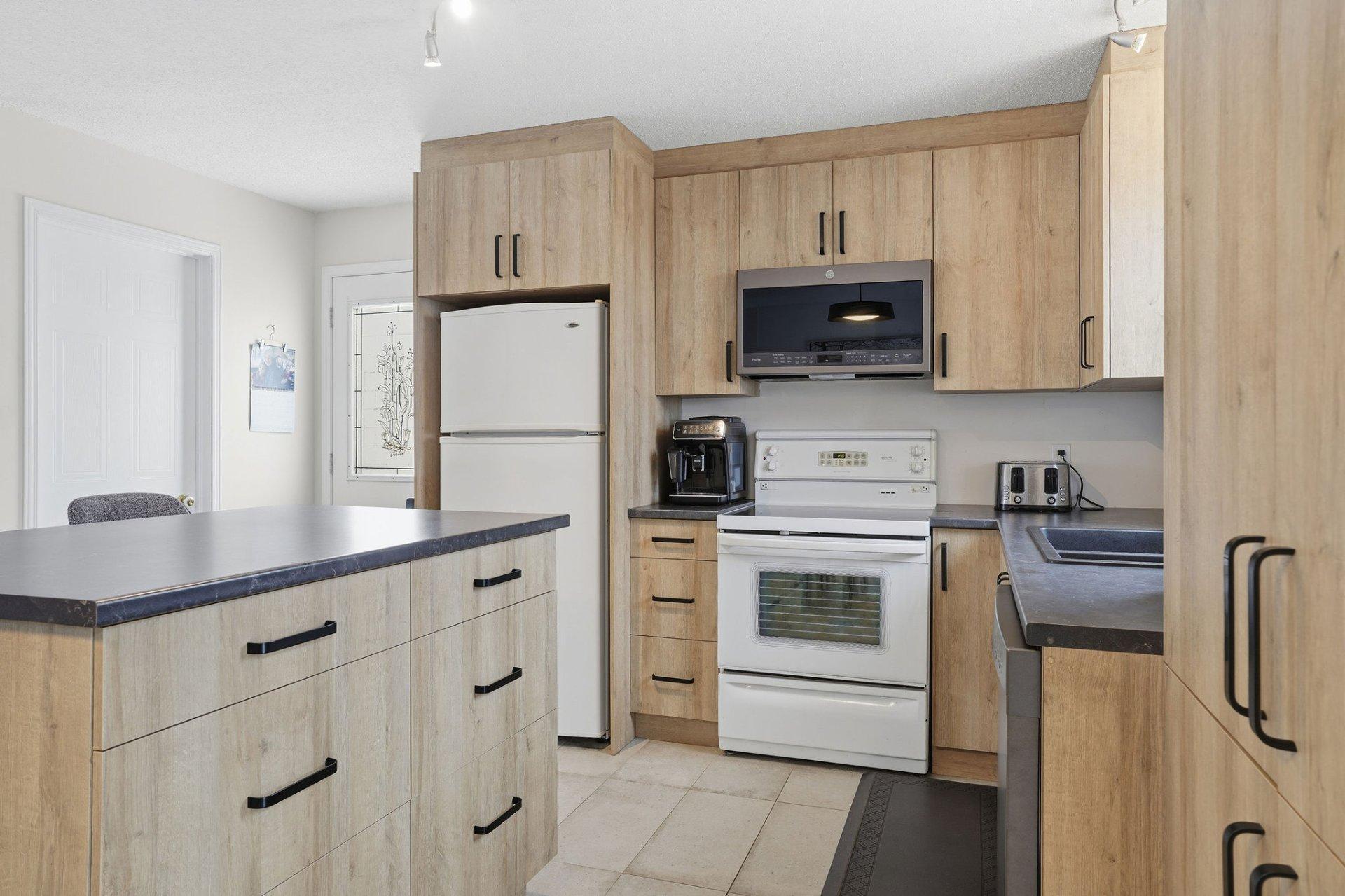 









169


Rue des Samares

,
Gatineau (Masson-Angers),




QC
J8M2B7

