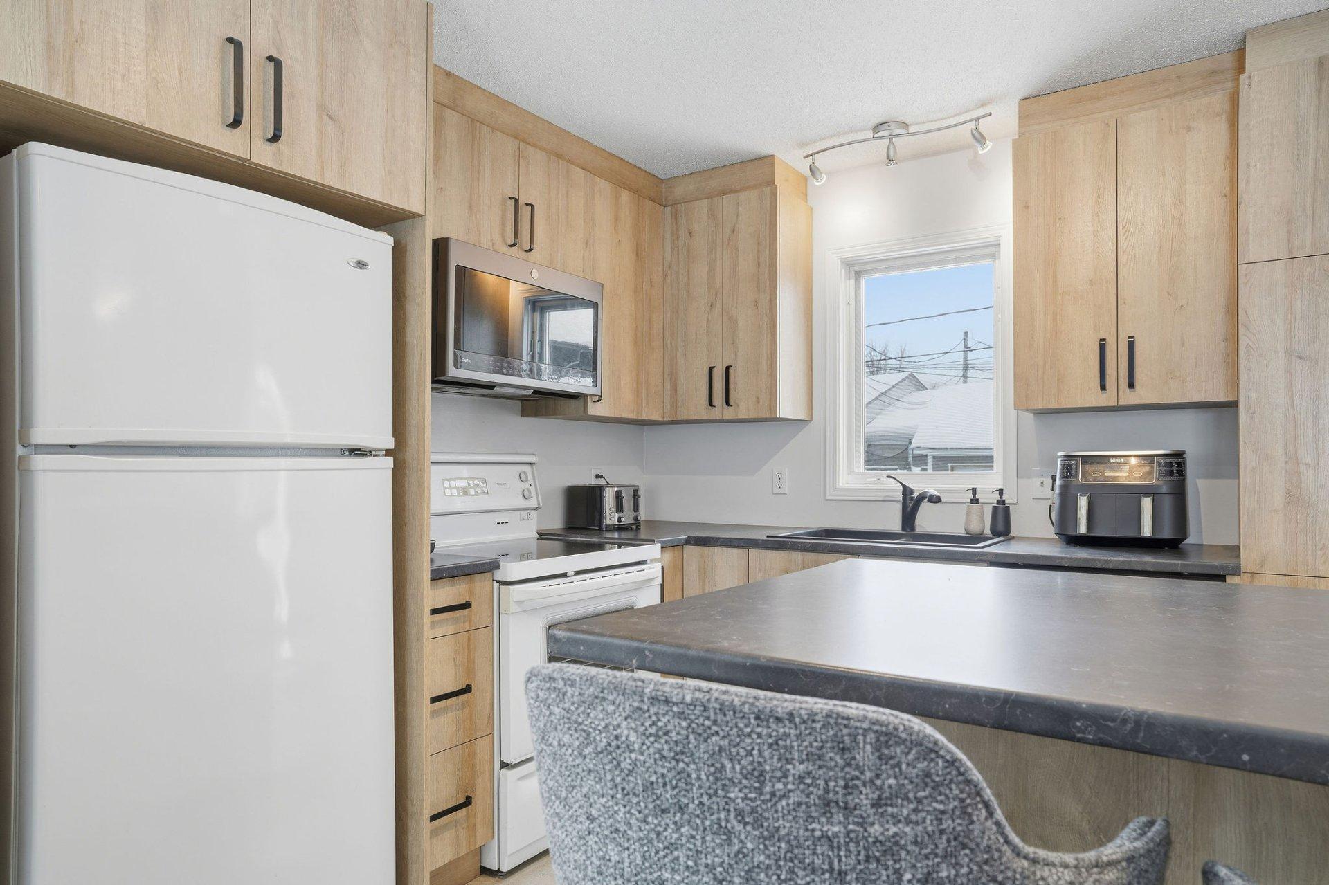 









169


Rue des Samares

,
Gatineau (Masson-Angers),




QC
J8M2B7

