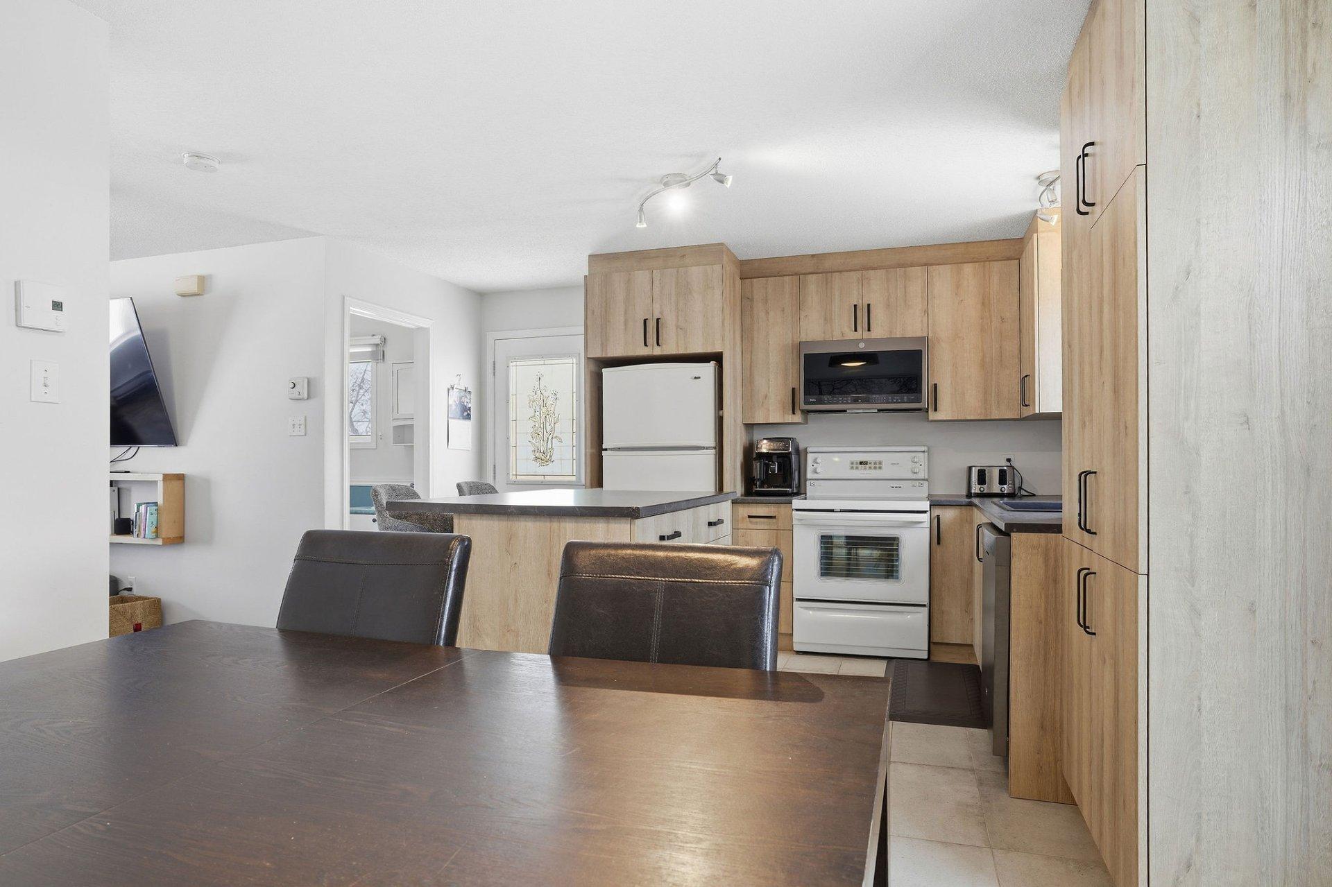 









169


Rue des Samares

,
Gatineau (Masson-Angers),




QC
J8M2B7

