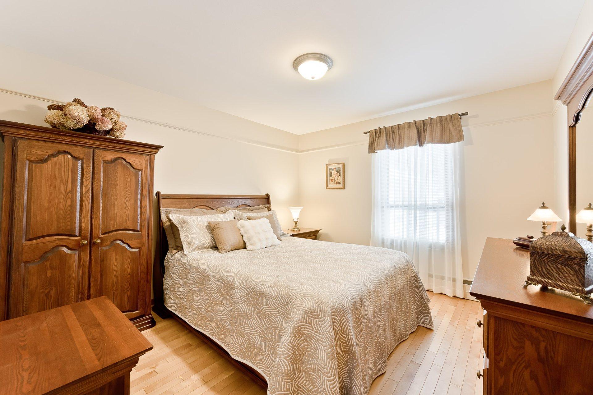 









1402Z

 - 1404Z


Rue St-Gilles

,
Sherbrooke (Les Nations),




QC
J1H3C4

