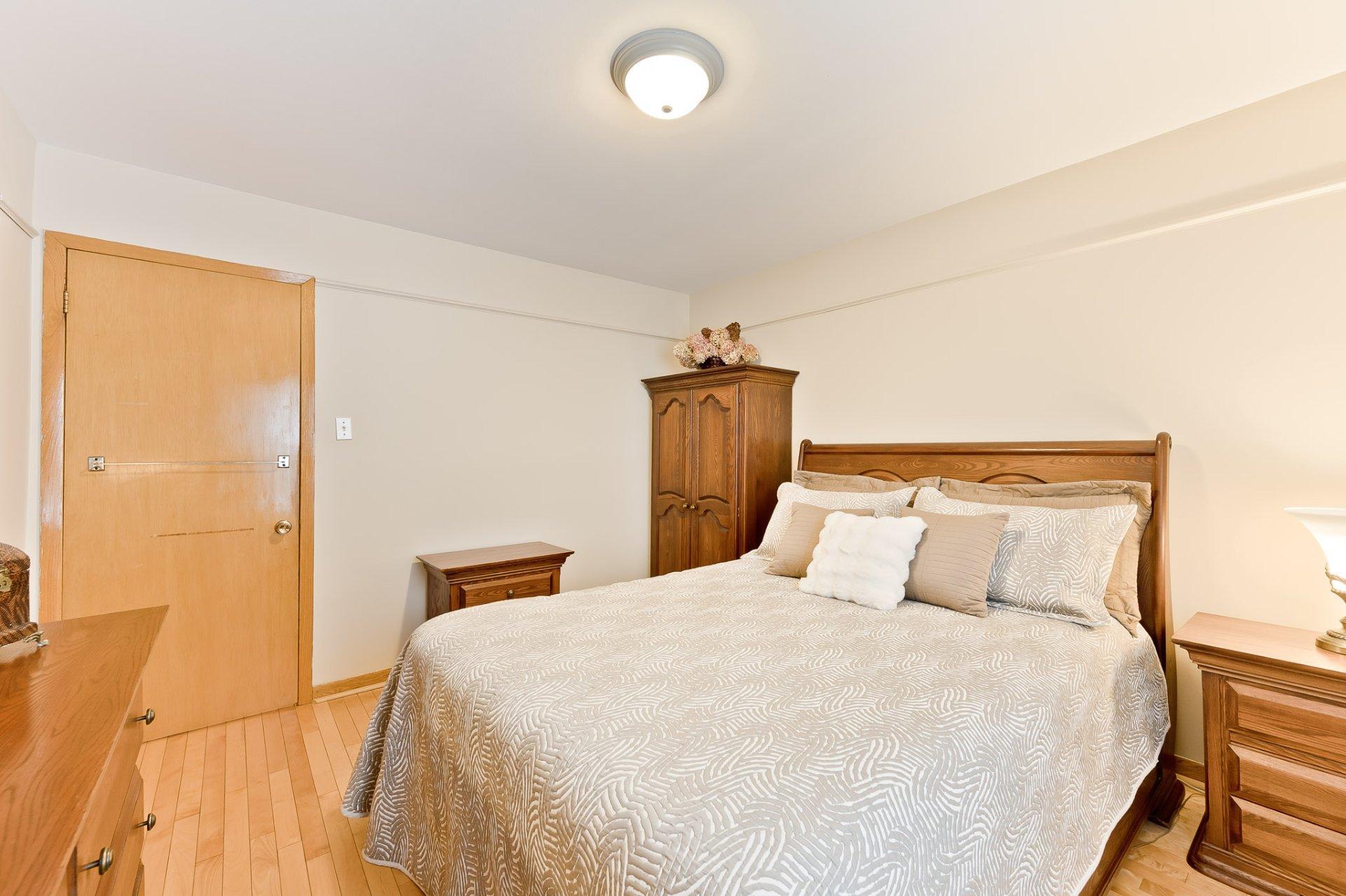 









1402Z

 - 1404Z


Rue St-Gilles

,
Sherbrooke (Les Nations),




QC
J1H3C4

