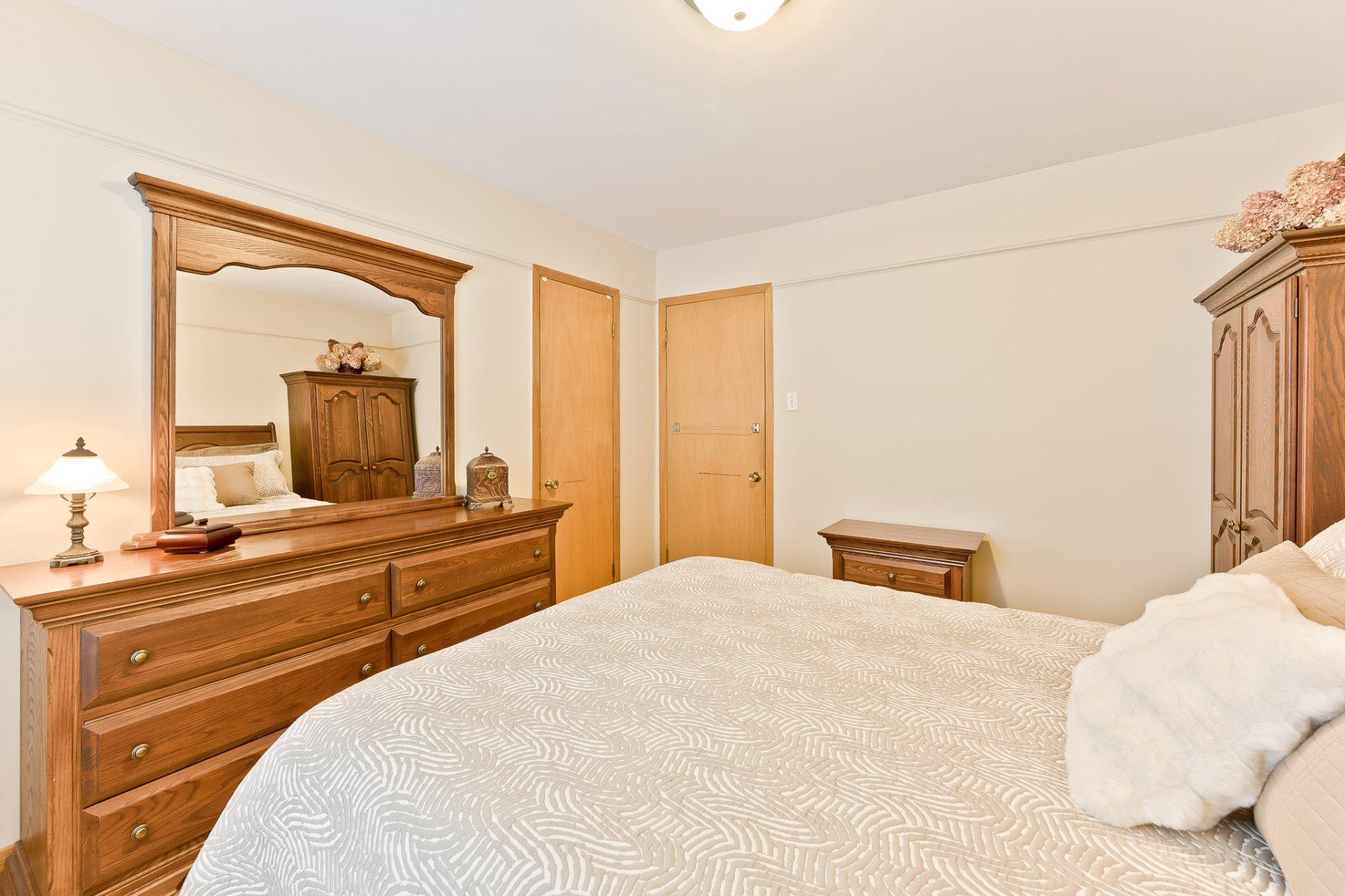 









1402Z

 - 1404Z


Rue St-Gilles

,
Sherbrooke (Les Nations),




QC
J1H3C4

