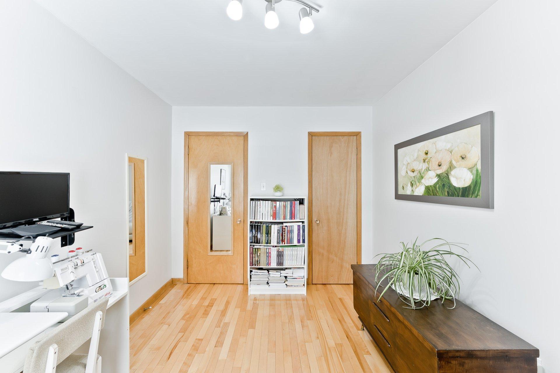 









1402Z

 - 1404Z


Rue St-Gilles

,
Sherbrooke (Les Nations),




QC
J1H3C4

